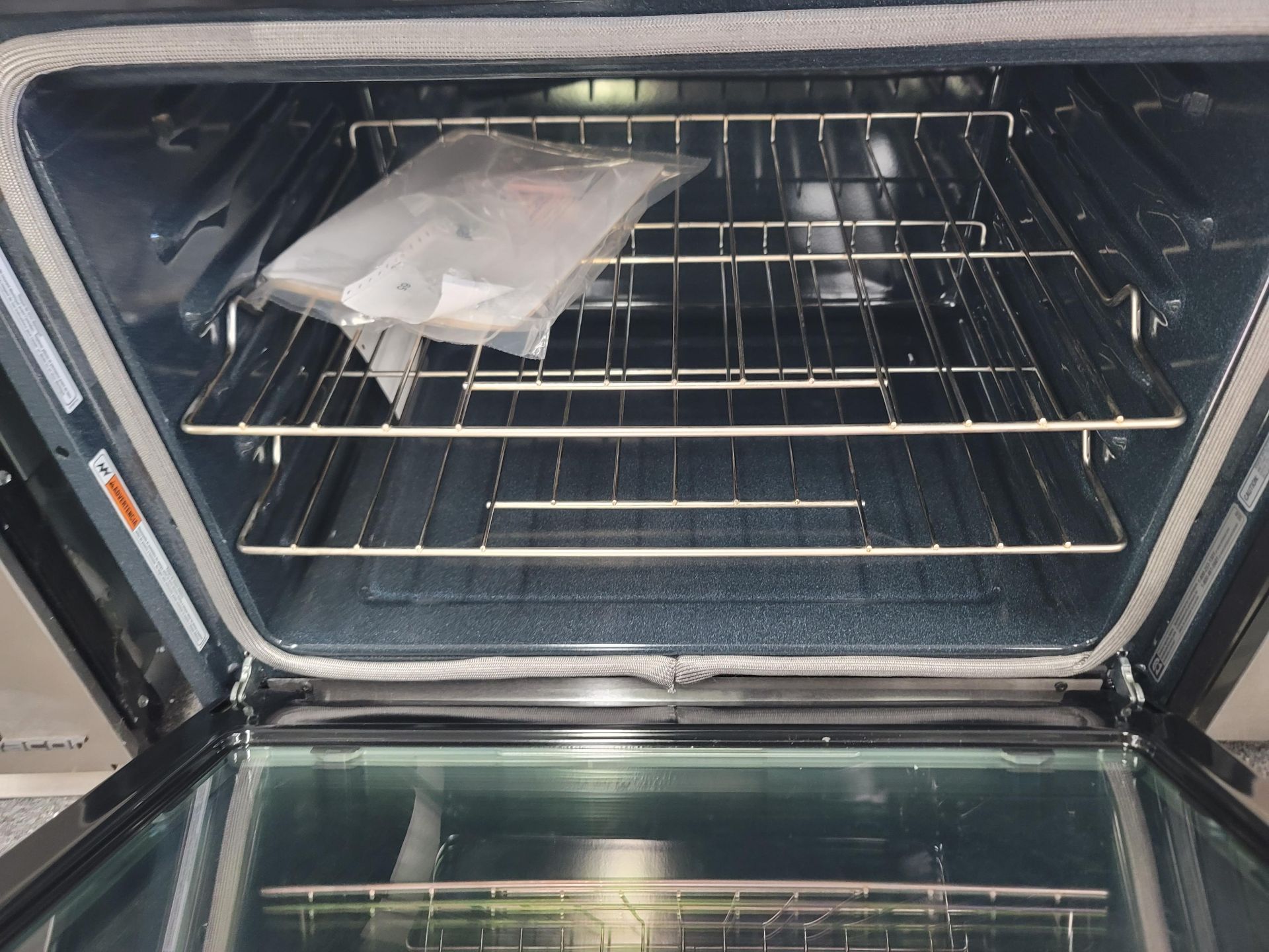 WHIRLPOOL 30" SINGLE ELECTRIC SMART OVEN W/ 5.0 CU. FT. CAPACITY IN STAINLESS STEEL, MODEL - Image 3 of 4