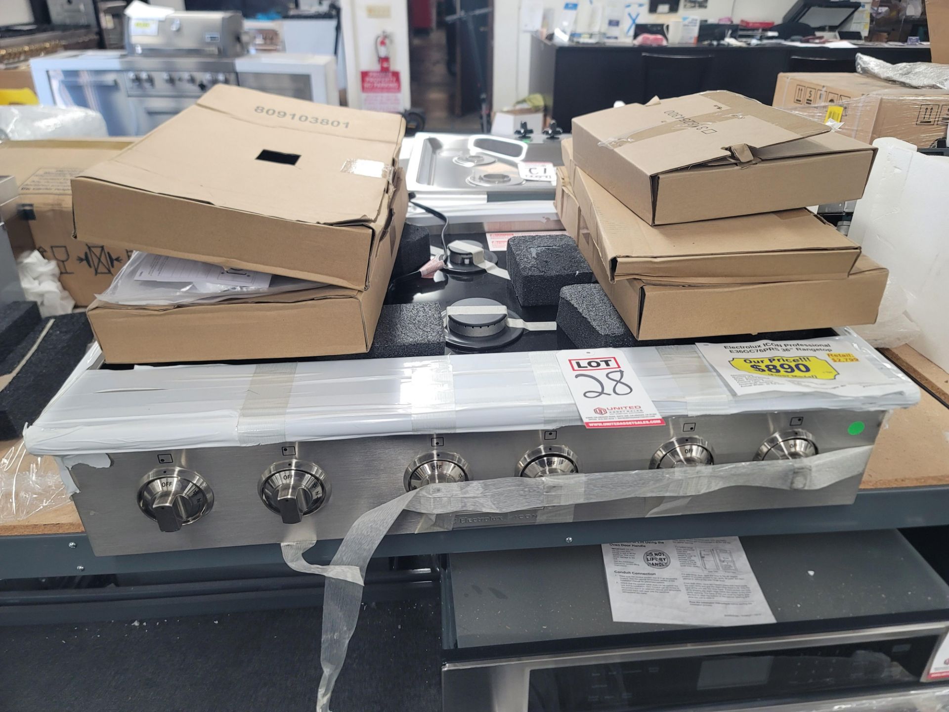 ELECTROLUX ICON PROFESSIONAL 36" GAS RANGETOP W/ (6) BURNERS IN STAINLESS STEEL, MODEL E36GC76PRS