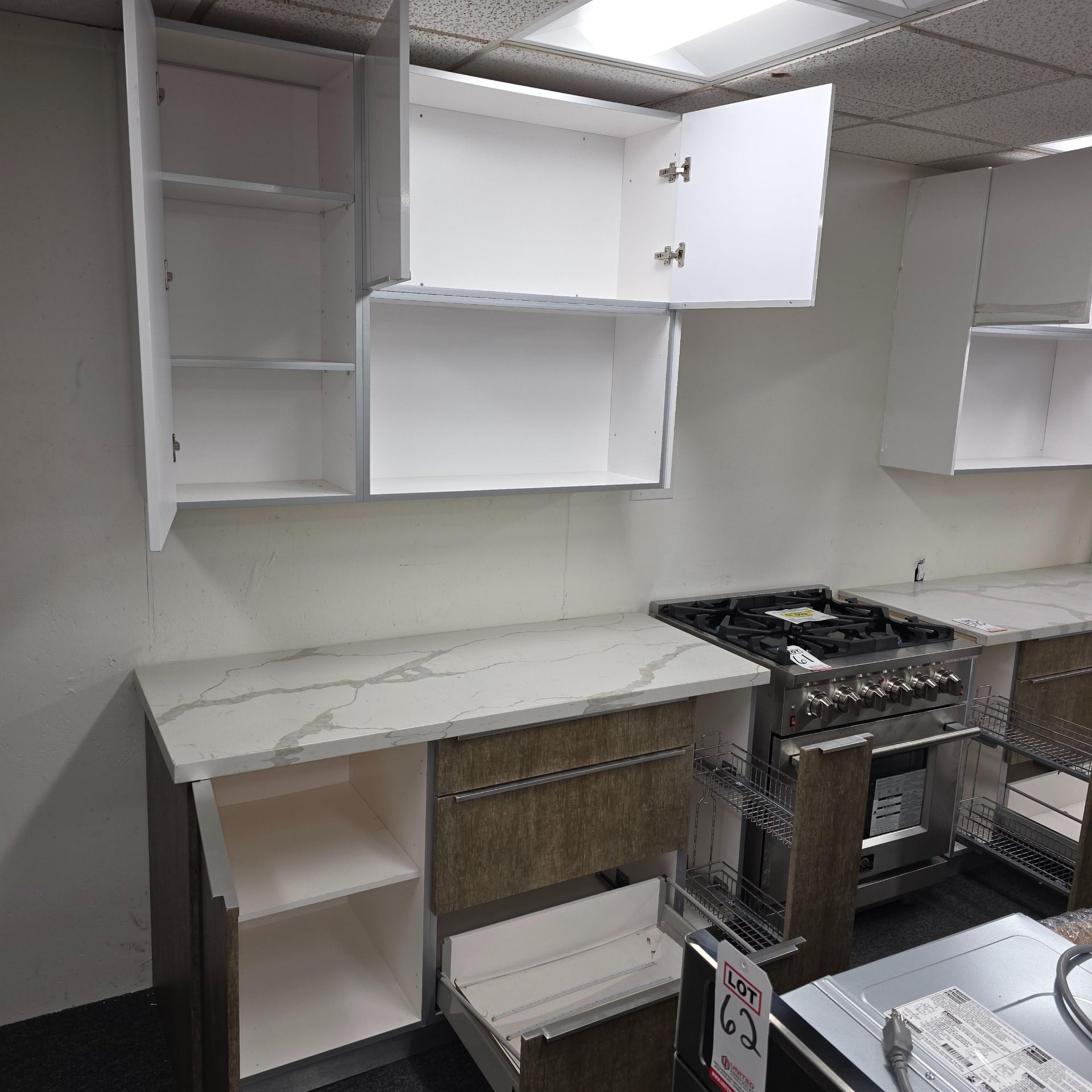 LOT - TWO-TONE KITCHEN CABINET SET W/ (2) 5' OF BASE CABINETS, 37-3/4" OVEN CABINET AND (2) 55" WALL - Image 4 of 10
