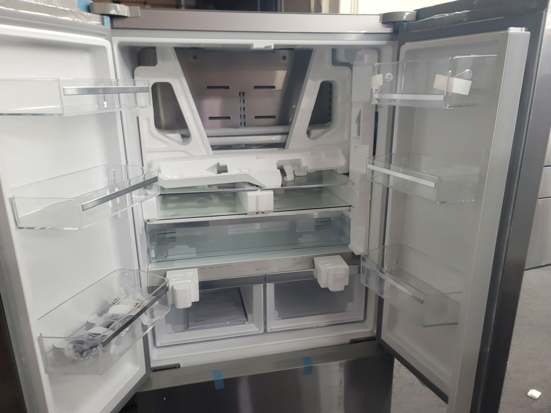 BOSCH 800 SERIES 36" SMART COUNTER DEPTH FRENCH DOOR 15 CU. FT. REFRIGERATOR / 6.0 CU. FT. FREEZER / - Image 2 of 4