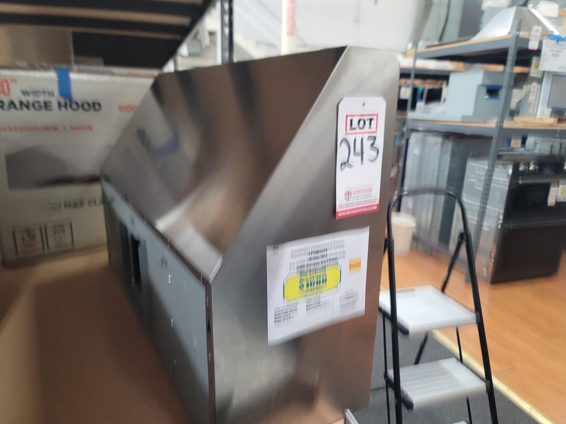 THERMADOR PROFESSIONAL SERIES 36" PRO-STYLE CANOPY WALL HOOD W/ 1200 CFM INTERNAL BLOWER, MODEL - Image 2 of 3