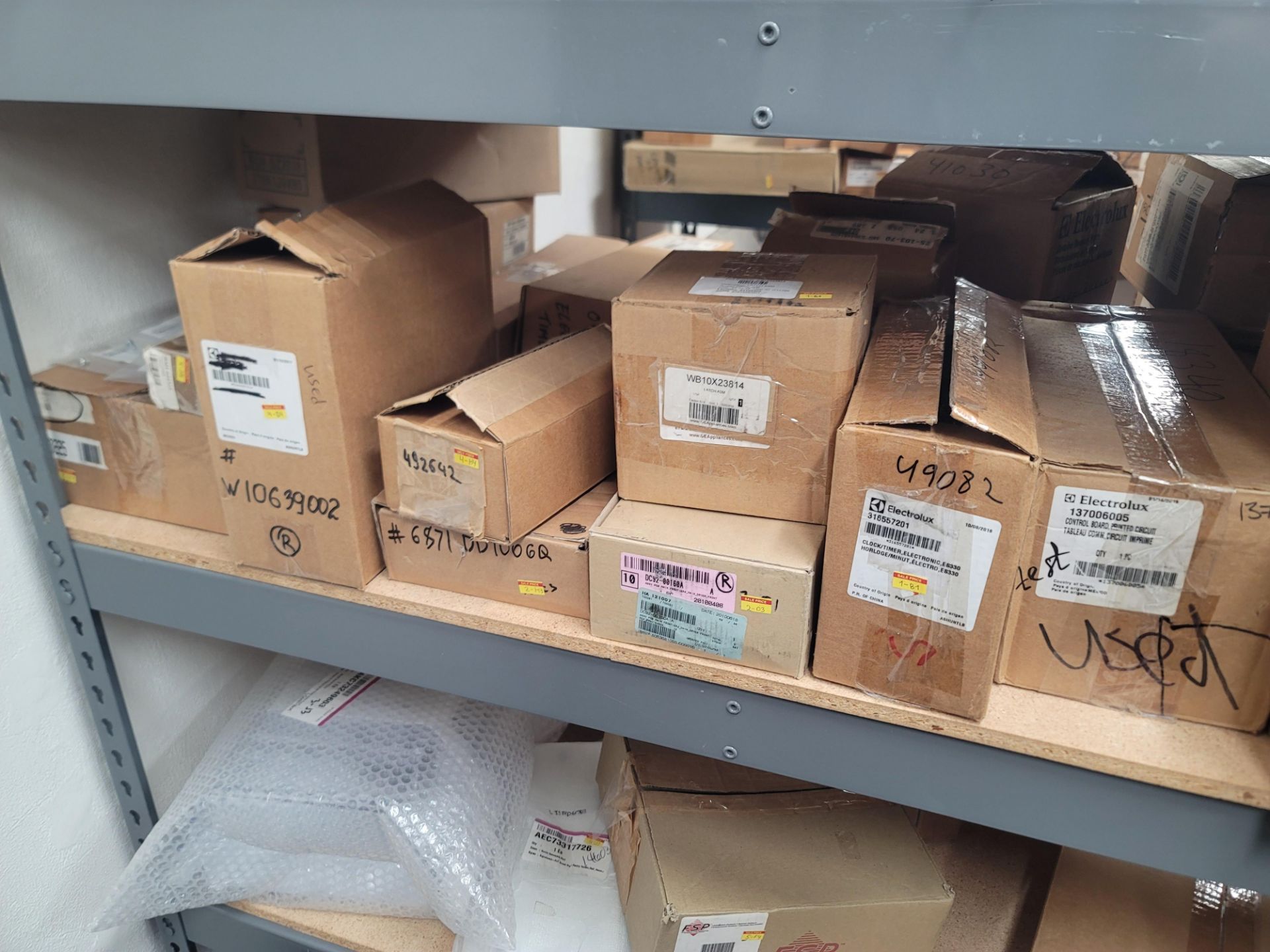 LOT - 8' SHELF UNIT W/ CONTENTS OF APPLIANCE REPLACEMENT PARTS - Image 14 of 33