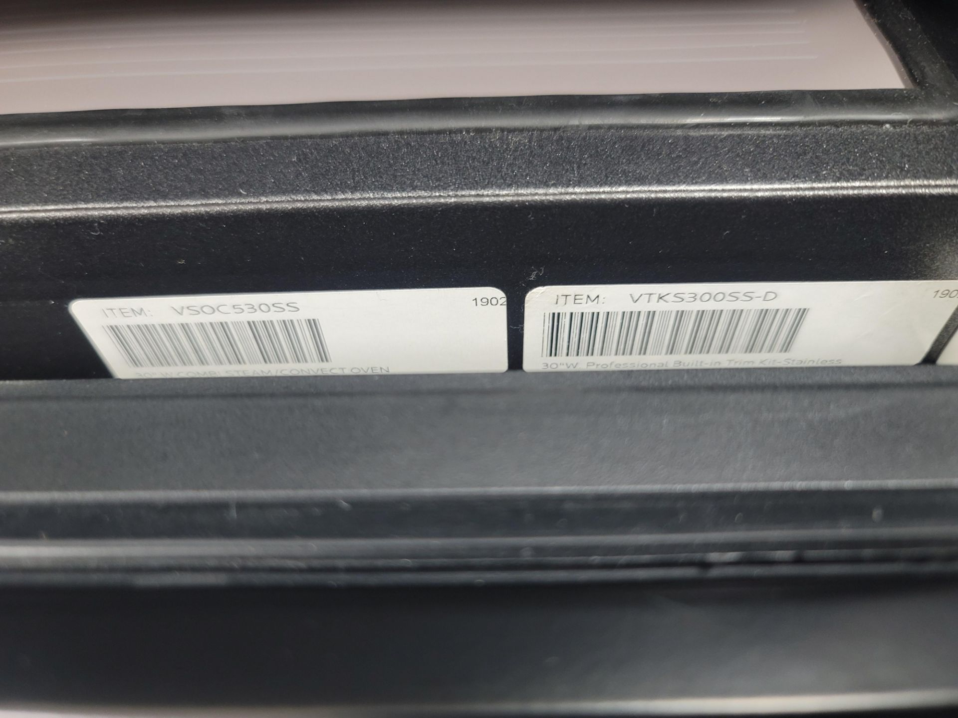 VIKING 30" BUILT-IN COMBINATION STEAM/CONVECTION SINGLE WALL OVEN W/ 1.1 CU. FT. CAPACITY IN - Image 3 of 4