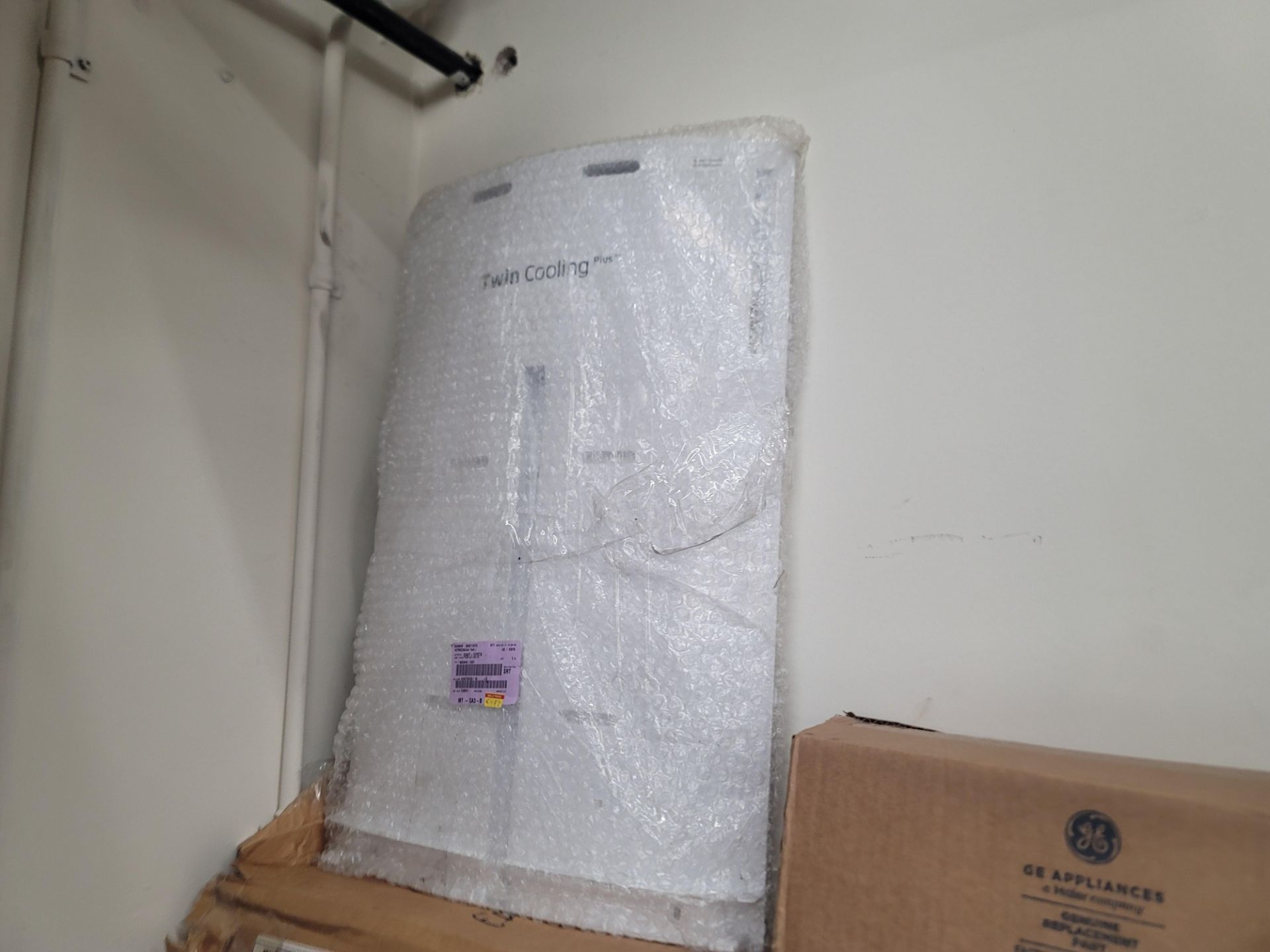 LOT - CONTENTS OF CORNER AREA, TO INCLUDE SHELF UNIT FULL OF APPLIANCE REPLACEMENT PARTS AND ALL - Image 21 of 21