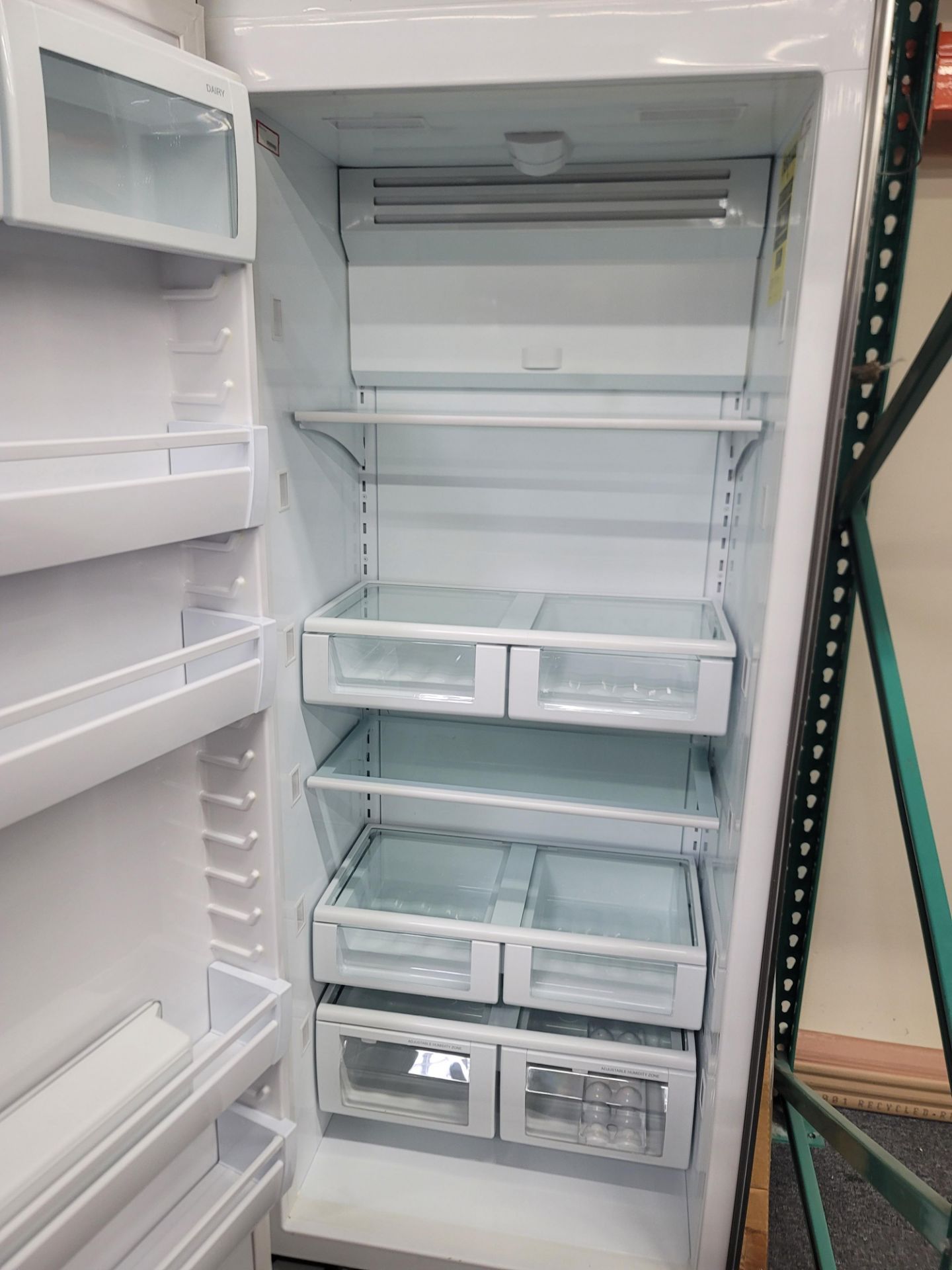 VIKING 5 SERIES 30" REFRIGERATOR COLUMN, 18.4 CU. FT. CAPACITY, MODEL VCRB5303LBU, (NOTE: DOOR IS - Image 4 of 5