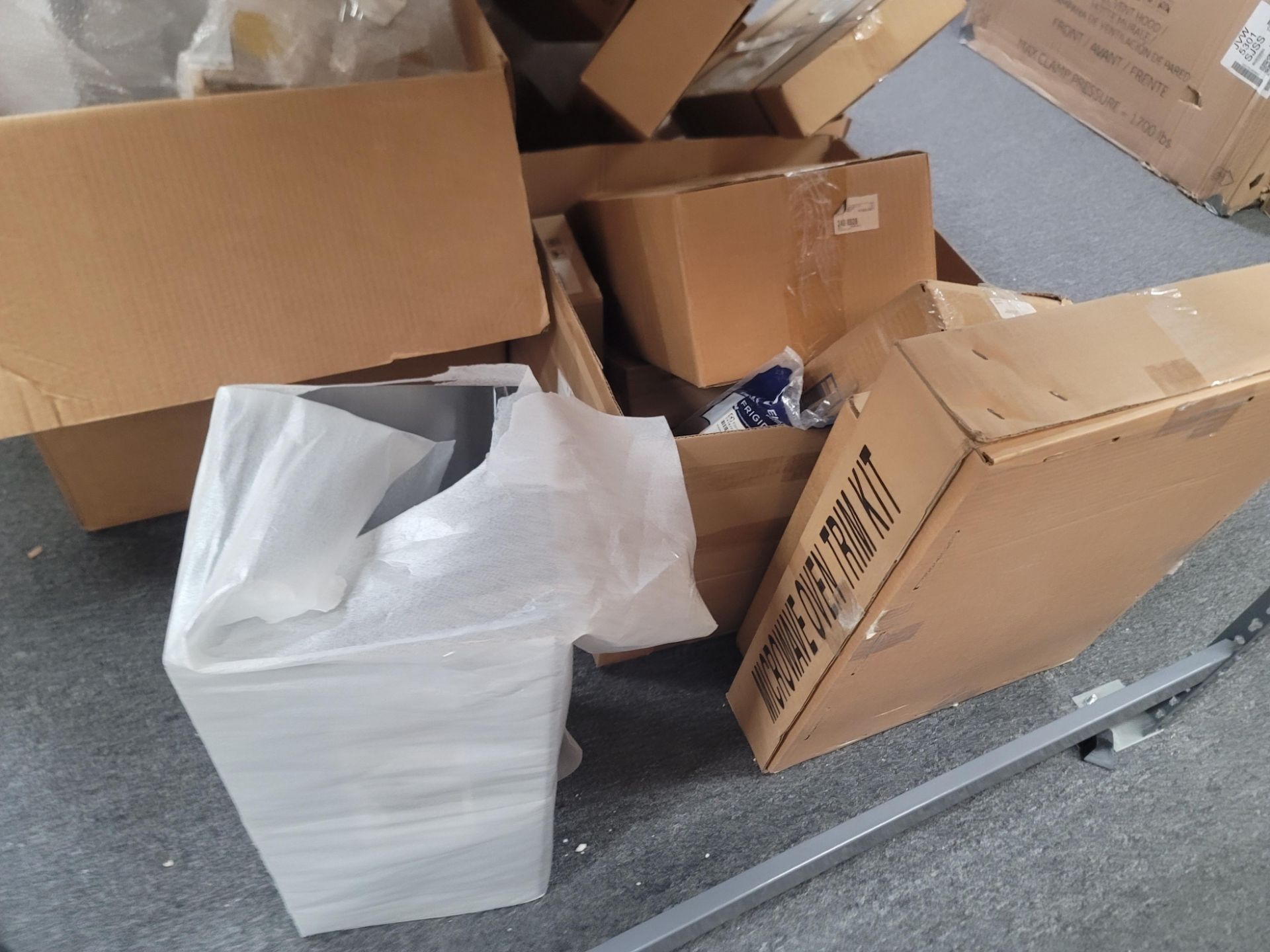 LOT - CONTENTS OF (2) 8' X 4' SHELVES, TO INCLUDE LOOSE AND BOXED APPLIANCE REPLACEMENT PARTS - Image 19 of 22