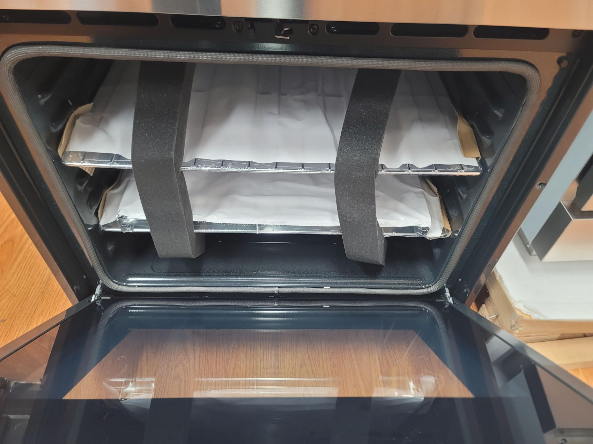 ZLINE 30" PROFESSIONAL DOUBLE ELECTRIC WALL OVEN W/ 10 CU. FT. CAPACITY IN STAINLESS STEEL, MODEL - Image 5 of 7