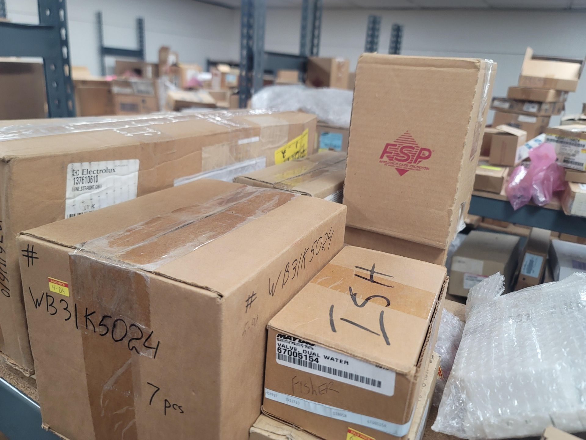 LOT - 8' SHELF UNIT W/ CONTENTS OF APPLIANCE REPLACEMENT PARTS - Image 5 of 19