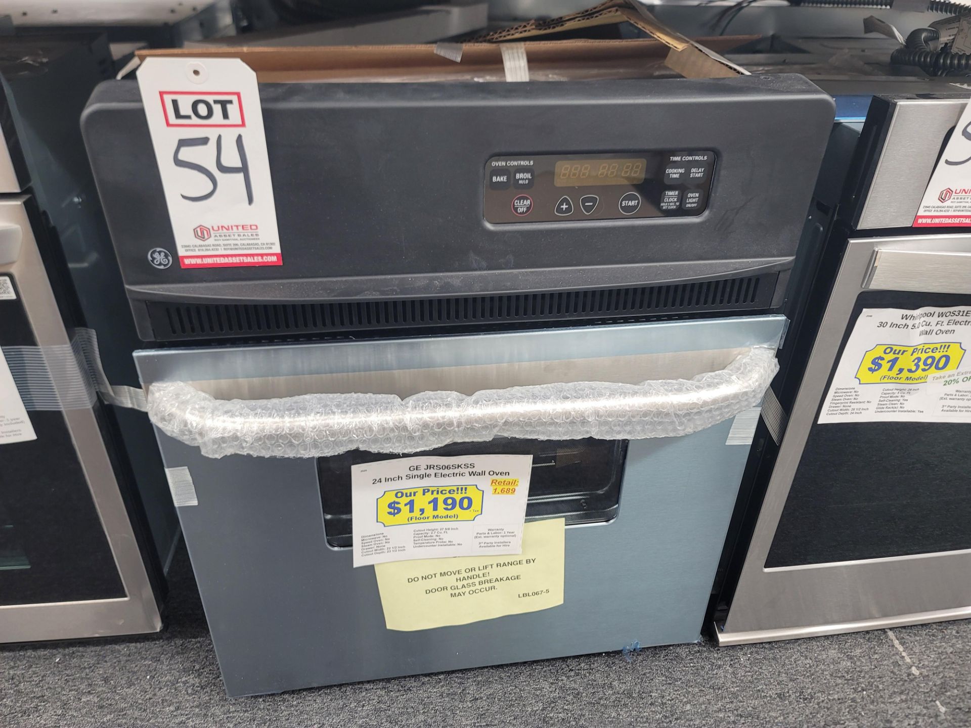 GE 24" SINGLE ELECTRIC WALL OVEN W/ 2.7 CU. FT. CAPACITY IN STAINLESS STEEL AND BLACK, MODEL