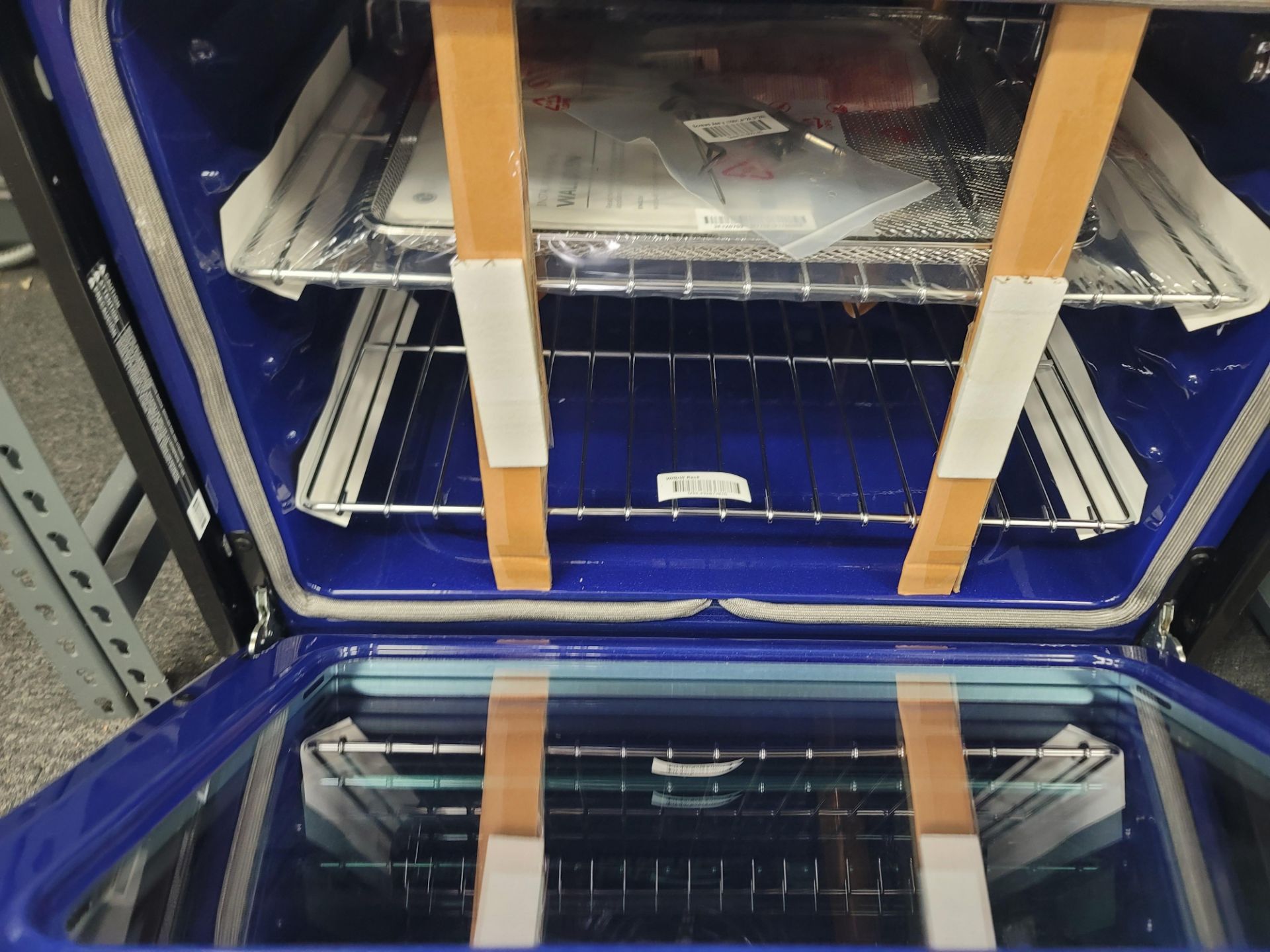 LG 30" SINGLE ELECTRIC SMART WALL OVEN W/ 4.7 CU. FT. CAPACITY IN STAINLESS STEEL, MODEL WSEP4727F - Image 3 of 4