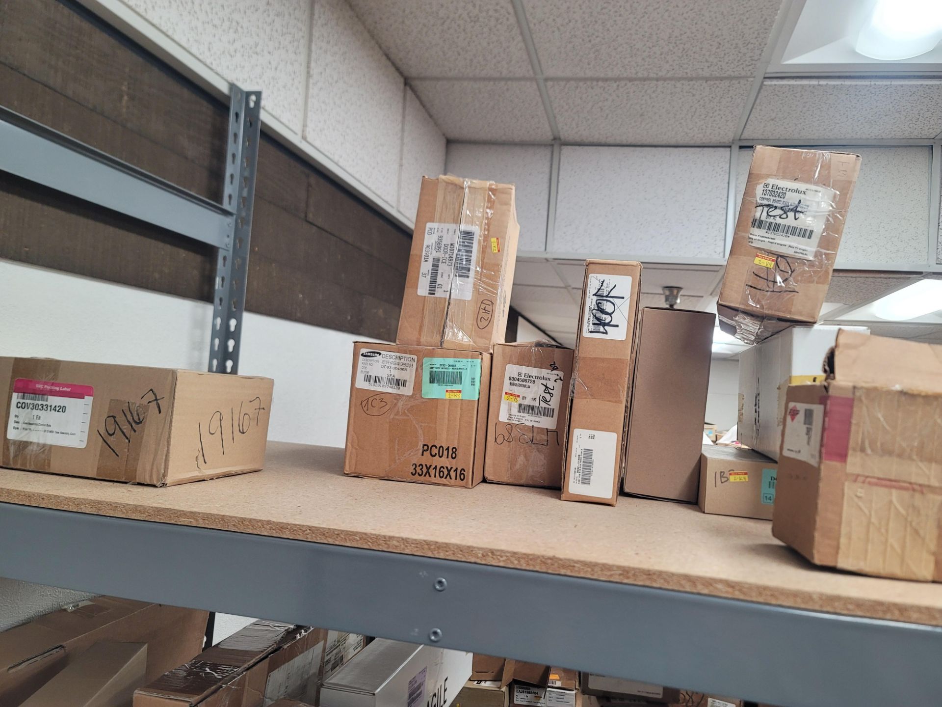 LOT - 8' SHELF UNIT W/ CONTENTS OF APPLIANCE REPLACEMENT PARTS - Image 5 of 33