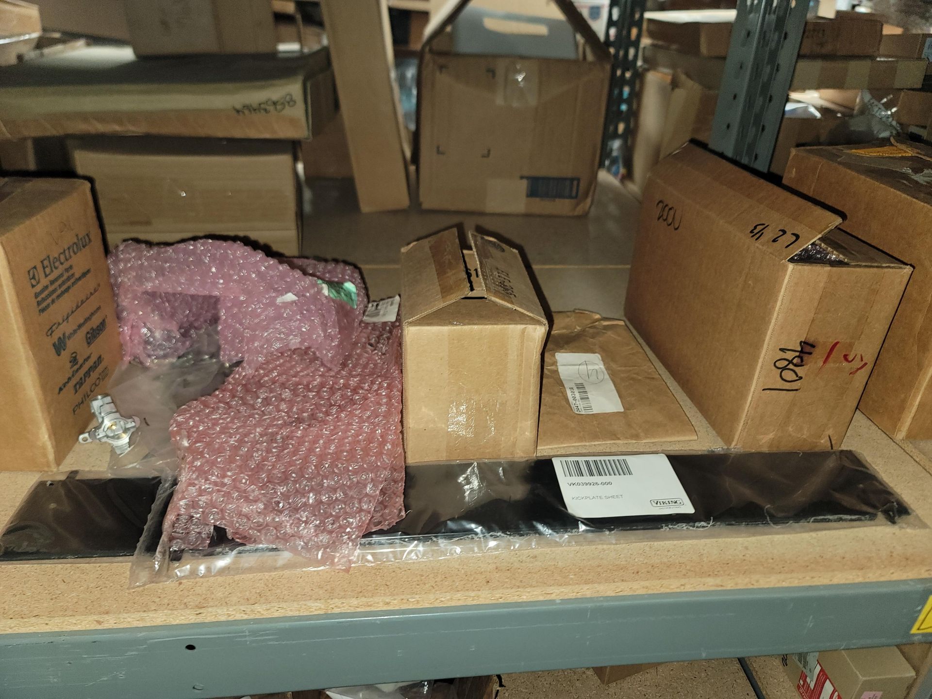 LOT - 8' SHELF UNIT W/ CONTENTS OF APPLIANCE REPLACEMENT PARTS - Image 6 of 16