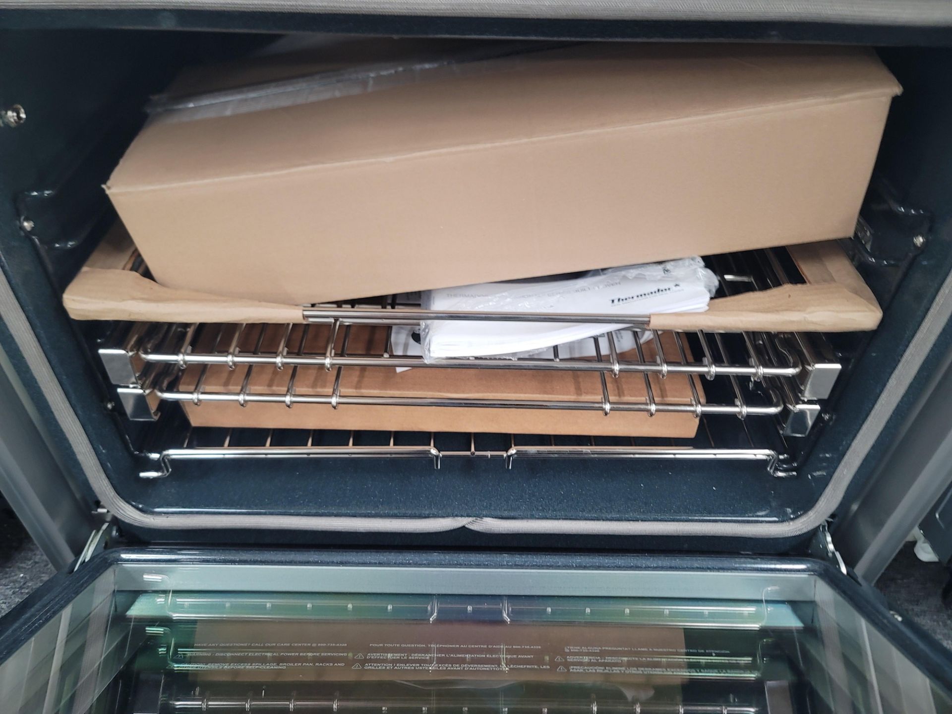 THERMADOR PROFESSIONAL 30" SINGLE ELECTRIC WALL OVEN W/ 4.7 CU. FT. CAPACITY IN STAINLESS STEEL, - Image 3 of 4