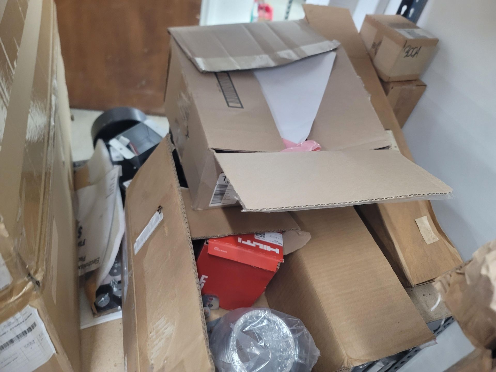 LOT - ALL UNTAGGED ITEMS ON (1) 8' SECTION OF SHELVING - Image 6 of 8