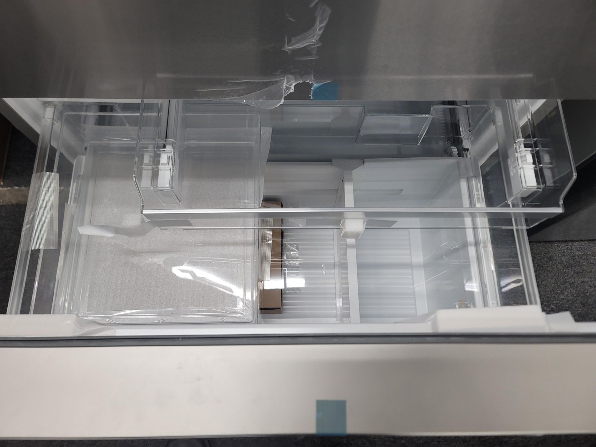 BOSCH 800 SERIES 36" COUNTER DEPTH FRENCH DOOR 15 CU. FT. REFRIGERATOR / 6.0 CU. FT. FREEZER / 21 - Image 5 of 6