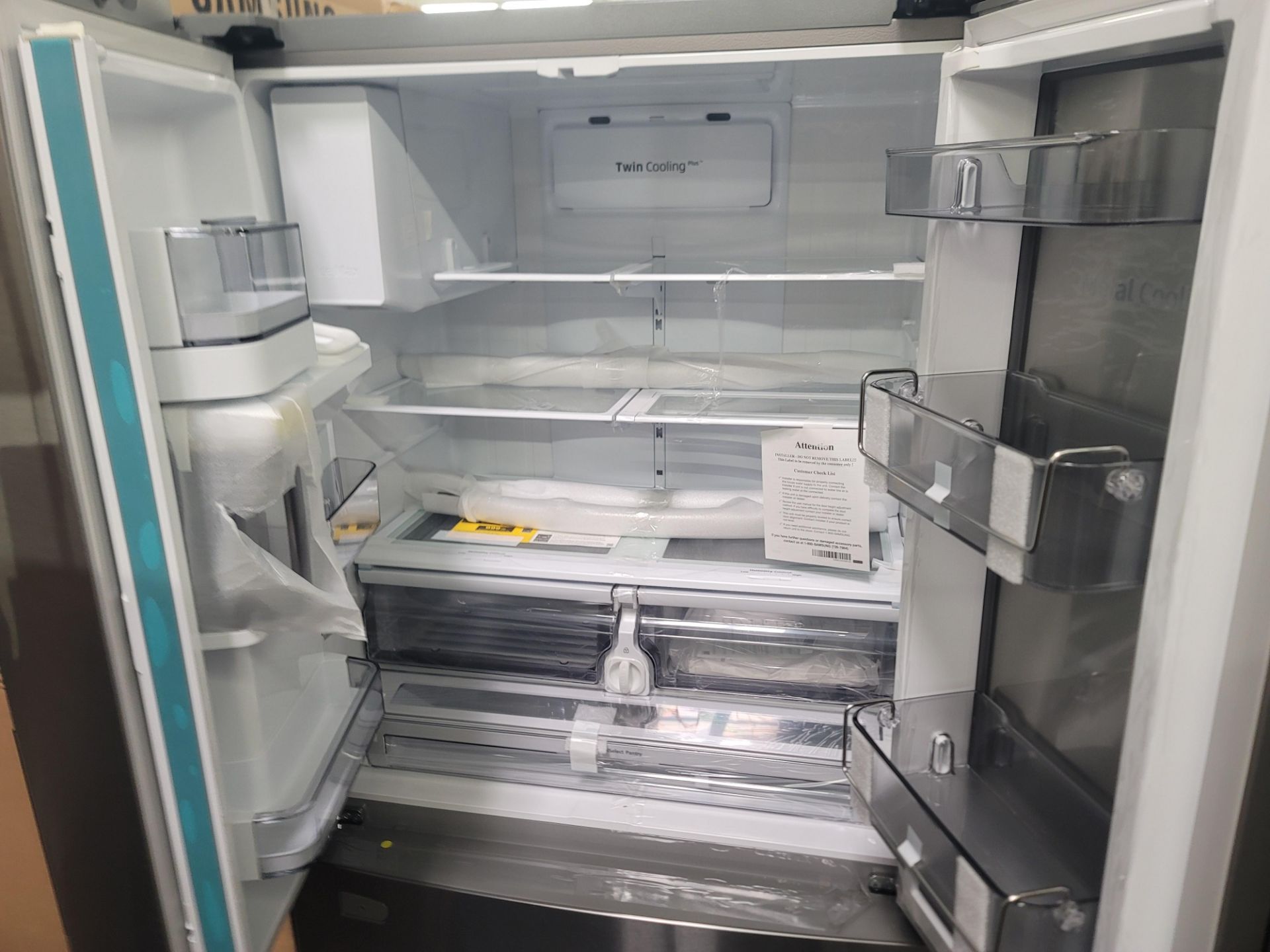 SAMSUNG 36" COUNTER DEPTH FRENCH DOOR 15.6 CU. FT. REFRIGERATOR / 6.9 CU. FT. FREEZER / 22.5 CU. FT. - Image 2 of 5