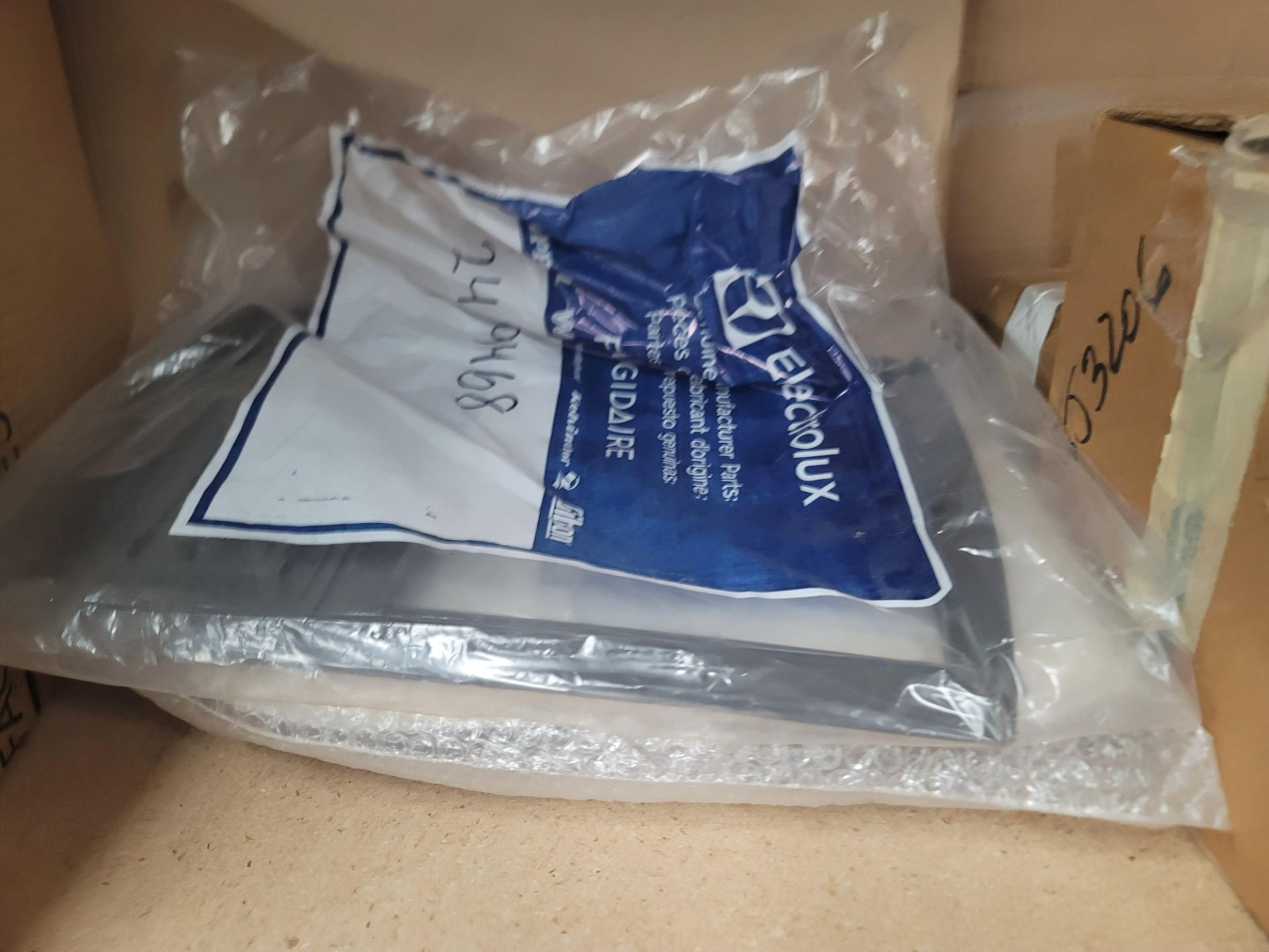 LOT - CONTENTS OF (2) 8' X 4' SHELVES, TO INCLUDE LOOSE AND BOXED APPLIANCE REPLACEMENT PARTS - Image 5 of 22