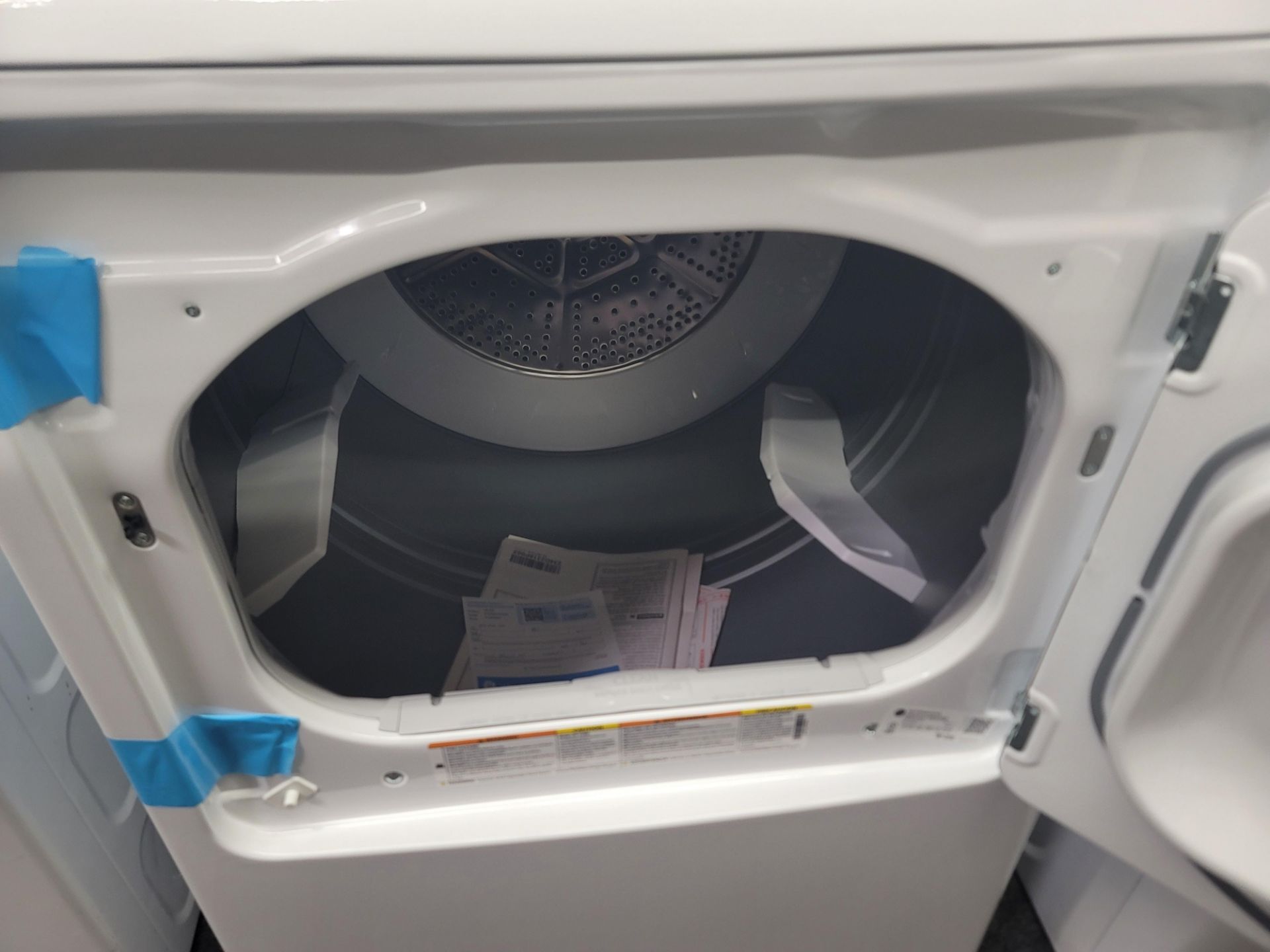 GE 27" ELECTRIC DRYER IN WHITE, 7.2 CU. FT. CAPACITY, MODEL GTD45EASJWS - Image 2 of 3
