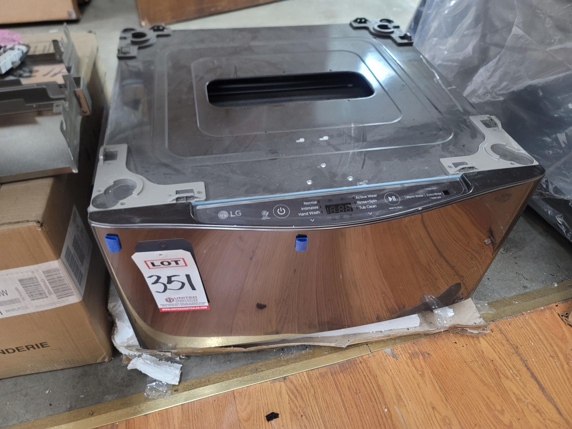 LG 27" SIDEKICK PEDESTAL WASHER IN BLACK, 1.0 CU. FT. CAPACITY, MODEL WD100CK