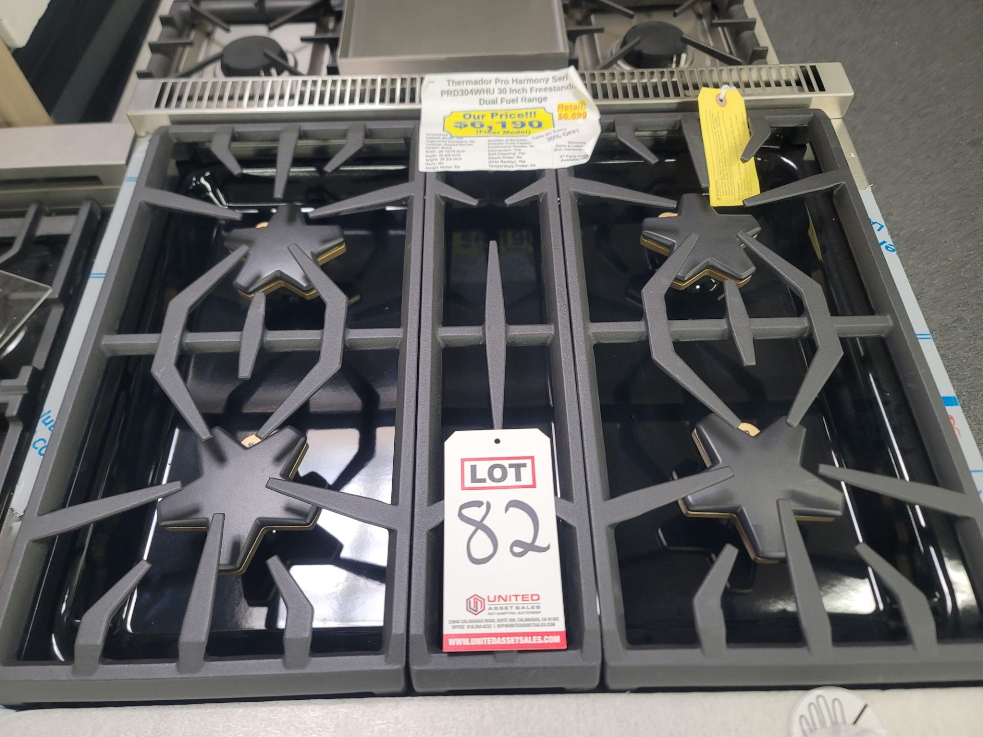 THERMADOR PRO HARMONY SERIES 30" FREESTANDING DUAL FUEL RANGE W/ (4) STAR GAS BURNERS AND 4.4 CU. - Image 2 of 5