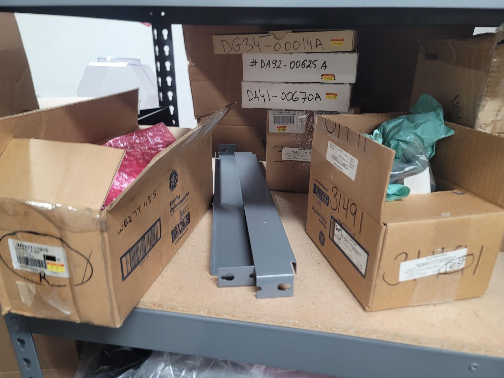 LOT - 8' SHELF UNIT W/ CONTENTS OF APPLIANCE REPLACEMENT PARTS - Image 7 of 19