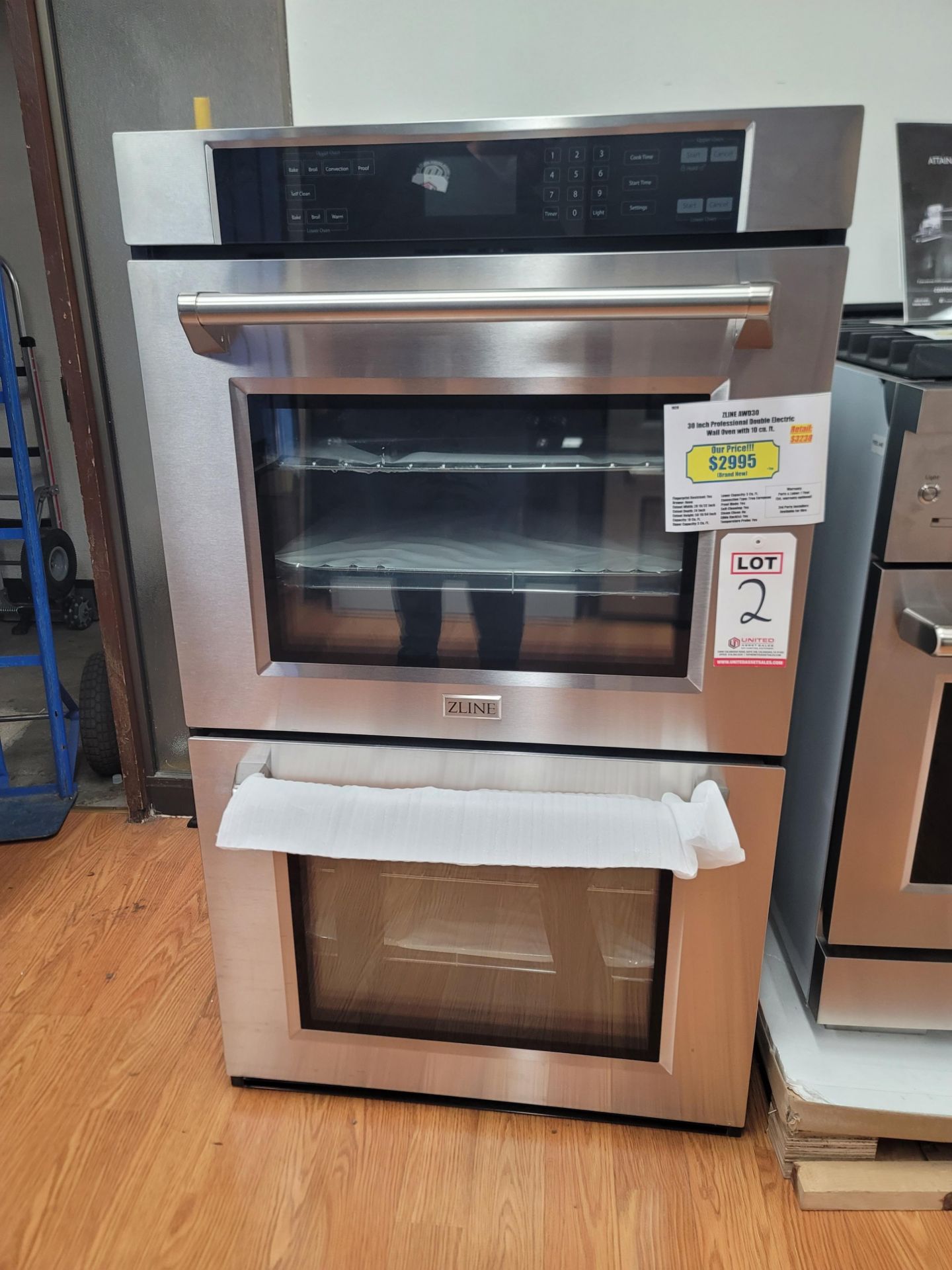 ZLINE 30" PROFESSIONAL DOUBLE ELECTRIC WALL OVEN W/ 10 CU. FT. CAPACITY IN STAINLESS STEEL, MODEL - Image 6 of 7