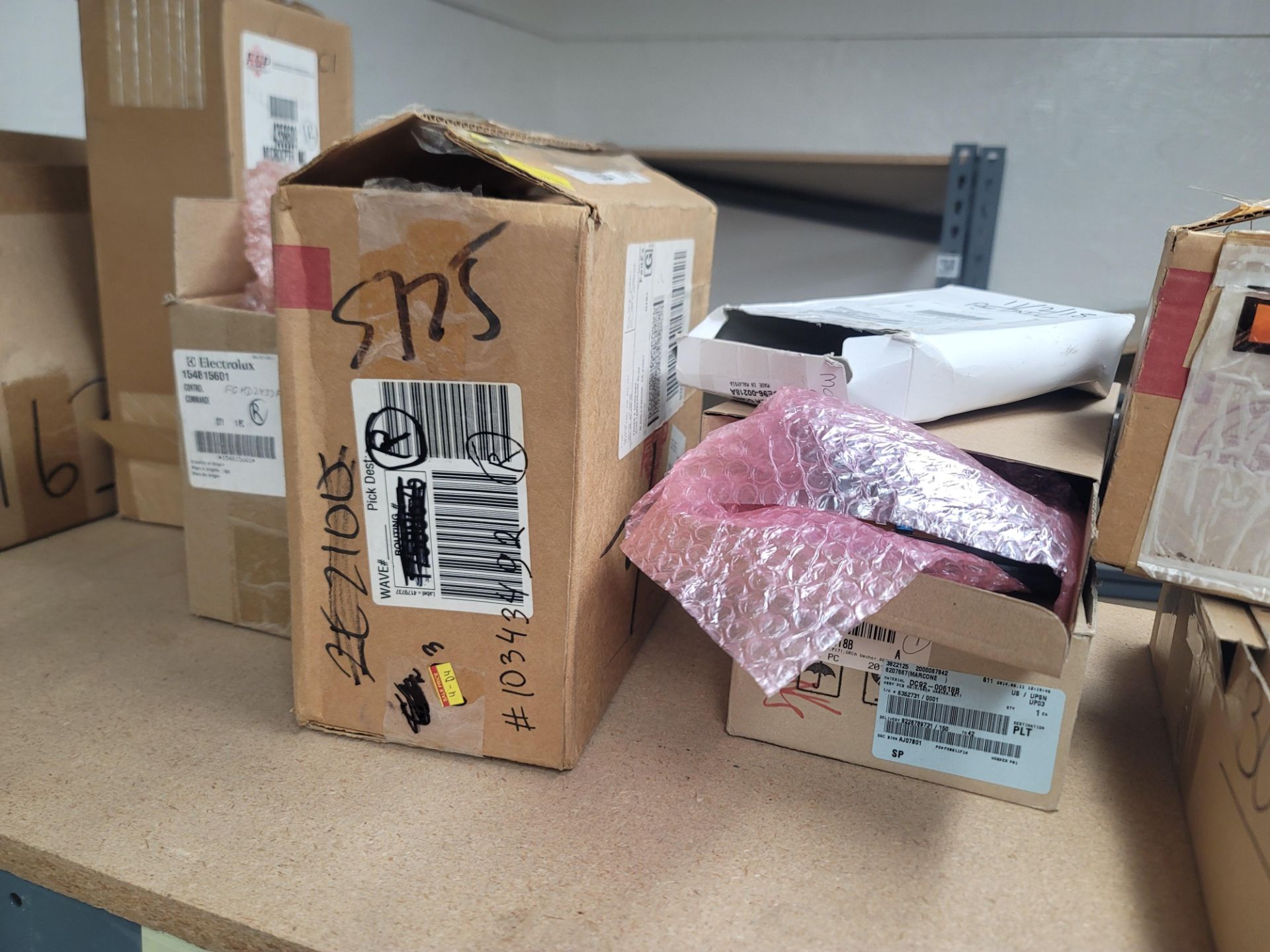 LOT - 8' SHELF UNIT W/ CONTENTS OF APPLIANCE REPLACEMENT PARTS - Image 4 of 19