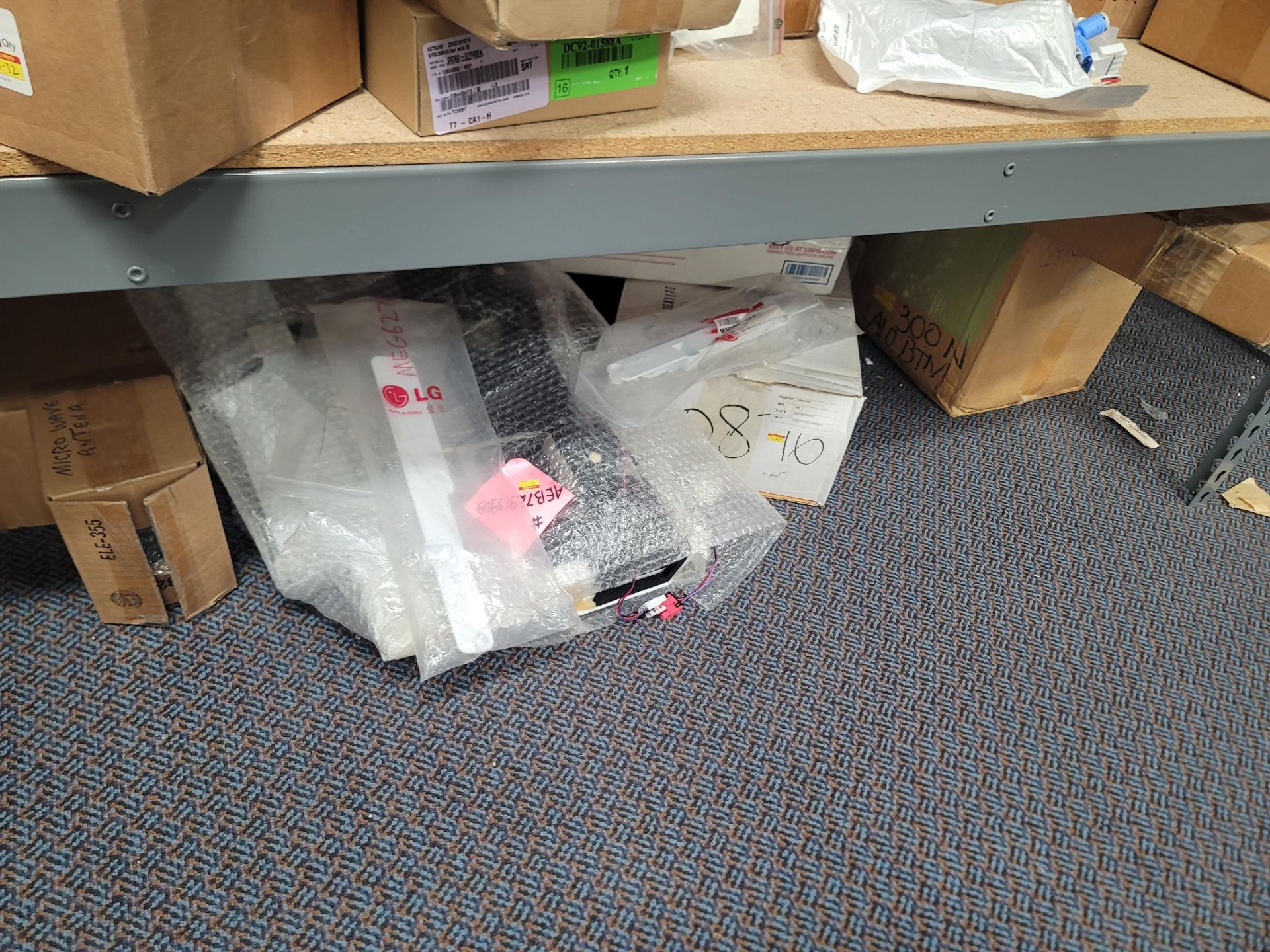 LOT - 8' SHELF UNIT W/ CONTENTS OF APPLIANCE REPLACEMENT PARTS - Image 17 of 19