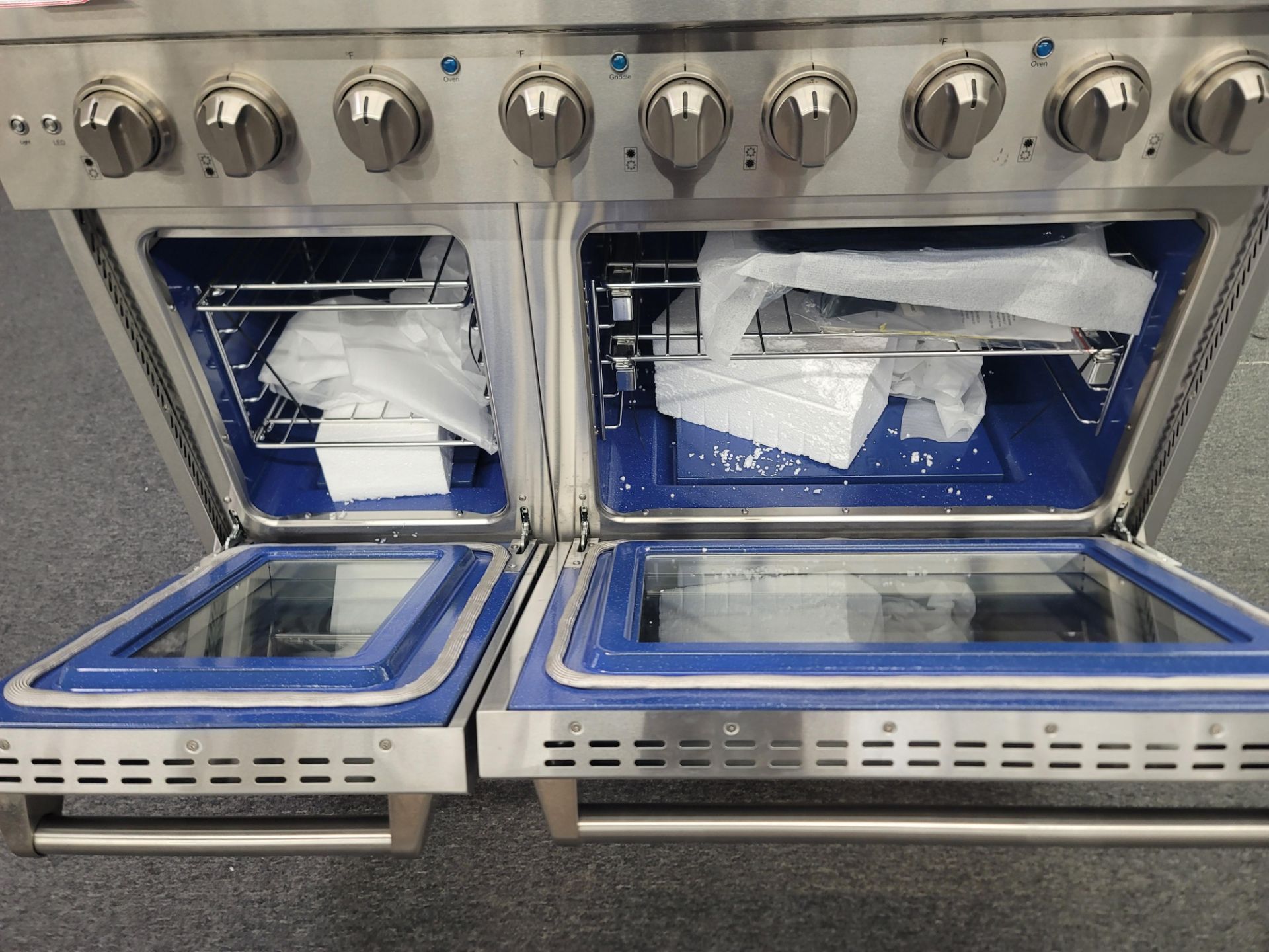 NXR CULINARY SERIES 48" PROFESSIONAL GAS RANGE W/ (6) BURNERS AND 4.5 CU. FT. OVEN CAPACITY IN - Image 4 of 5