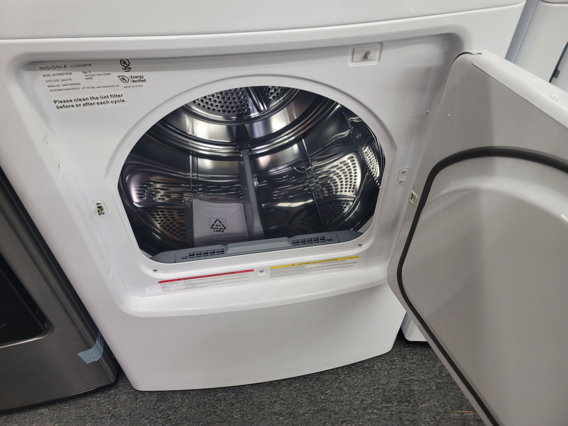 INSIGNIA 27" ELECTRIC DRYER IN WHITE, 6.7 CU. FT. CAPACITY, MODEL NS-FDRE67WH8A - Image 2 of 3