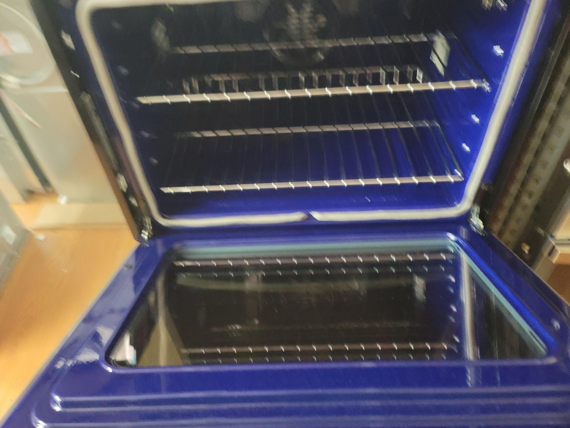 LG 30" SMART DOUBLE ELECTRIC WALL OVEN IN STAINLESS STEEL, 4.7 CU. FT. UPPER CAPACITY / 4.7 CU. - Image 2 of 3