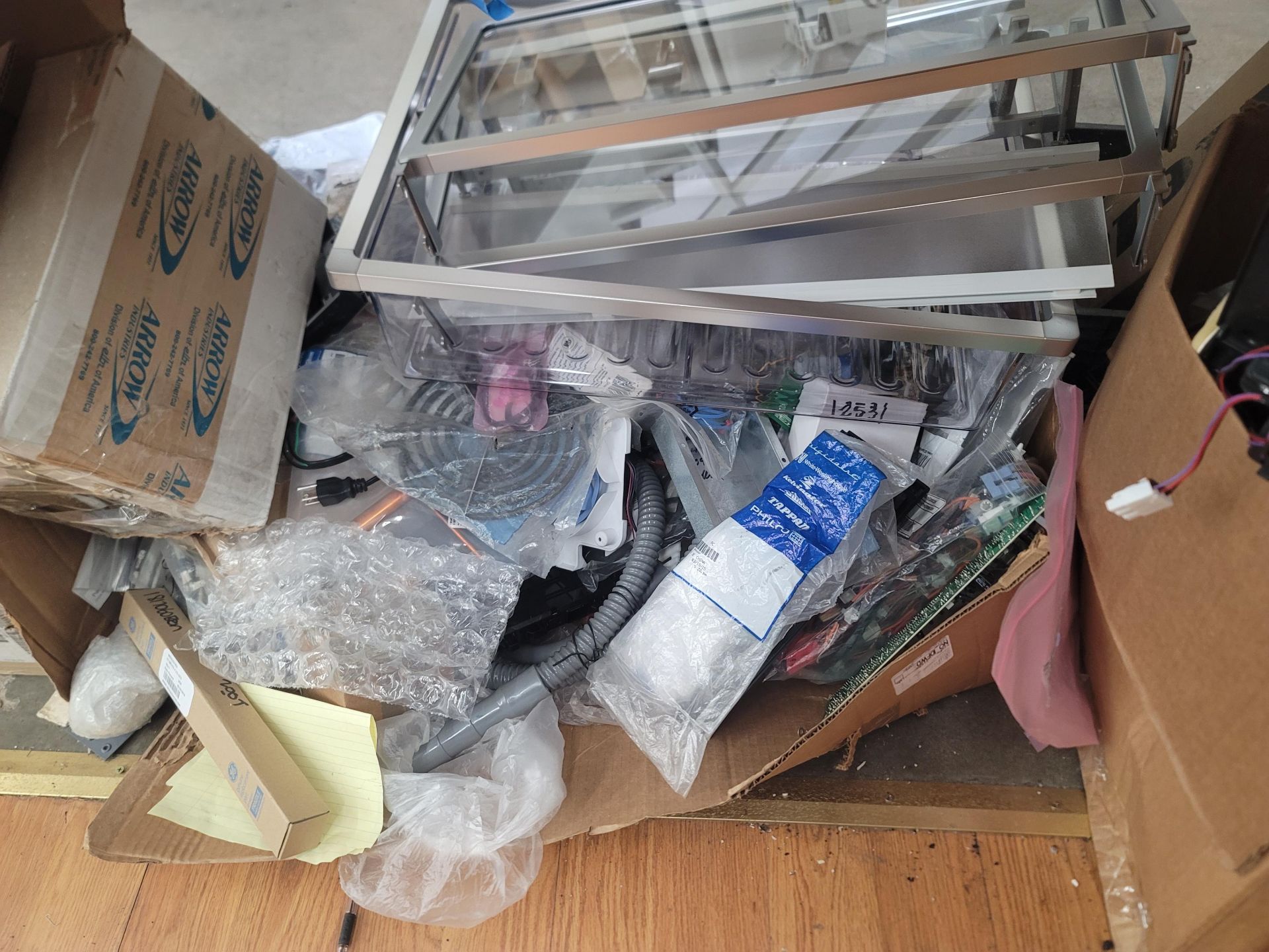 LOT - ALL APPLIANCE PARTS ON (1) 8' SECTION OF SHELVING - Image 9 of 11