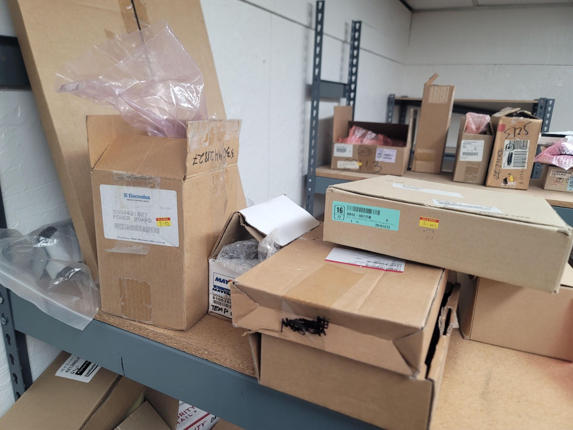 LOT - 8' SHELF UNIT W/ CONTENTS OF APPLIANCE REPLACEMENT PARTS - Image 5 of 21