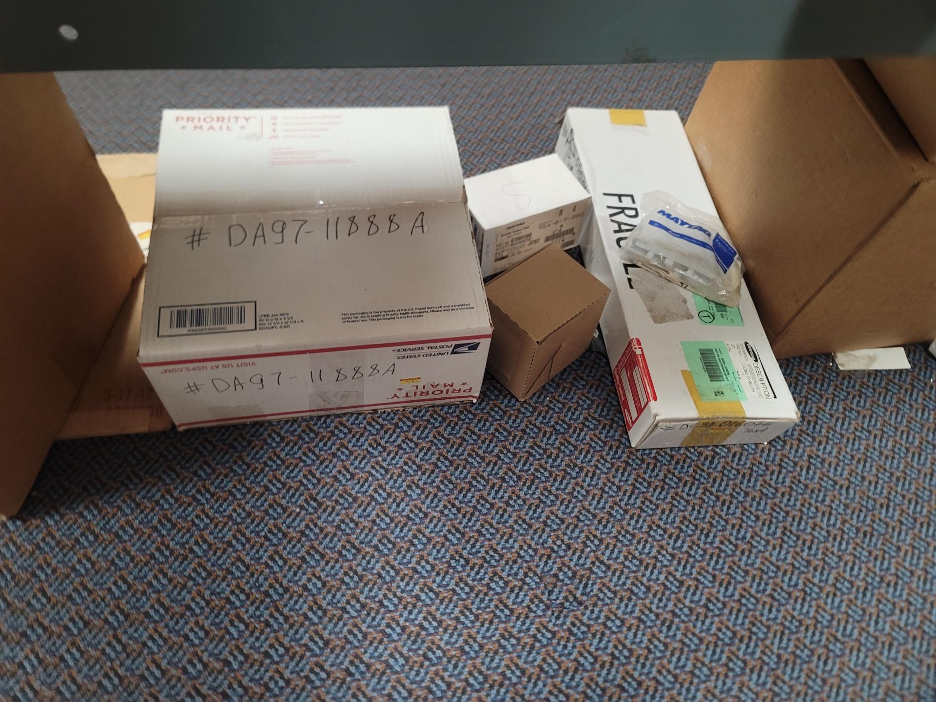 LOT - 8' SHELF UNIT W/ CONTENTS OF APPLIANCE REPLACEMENT PARTS - Image 18 of 19