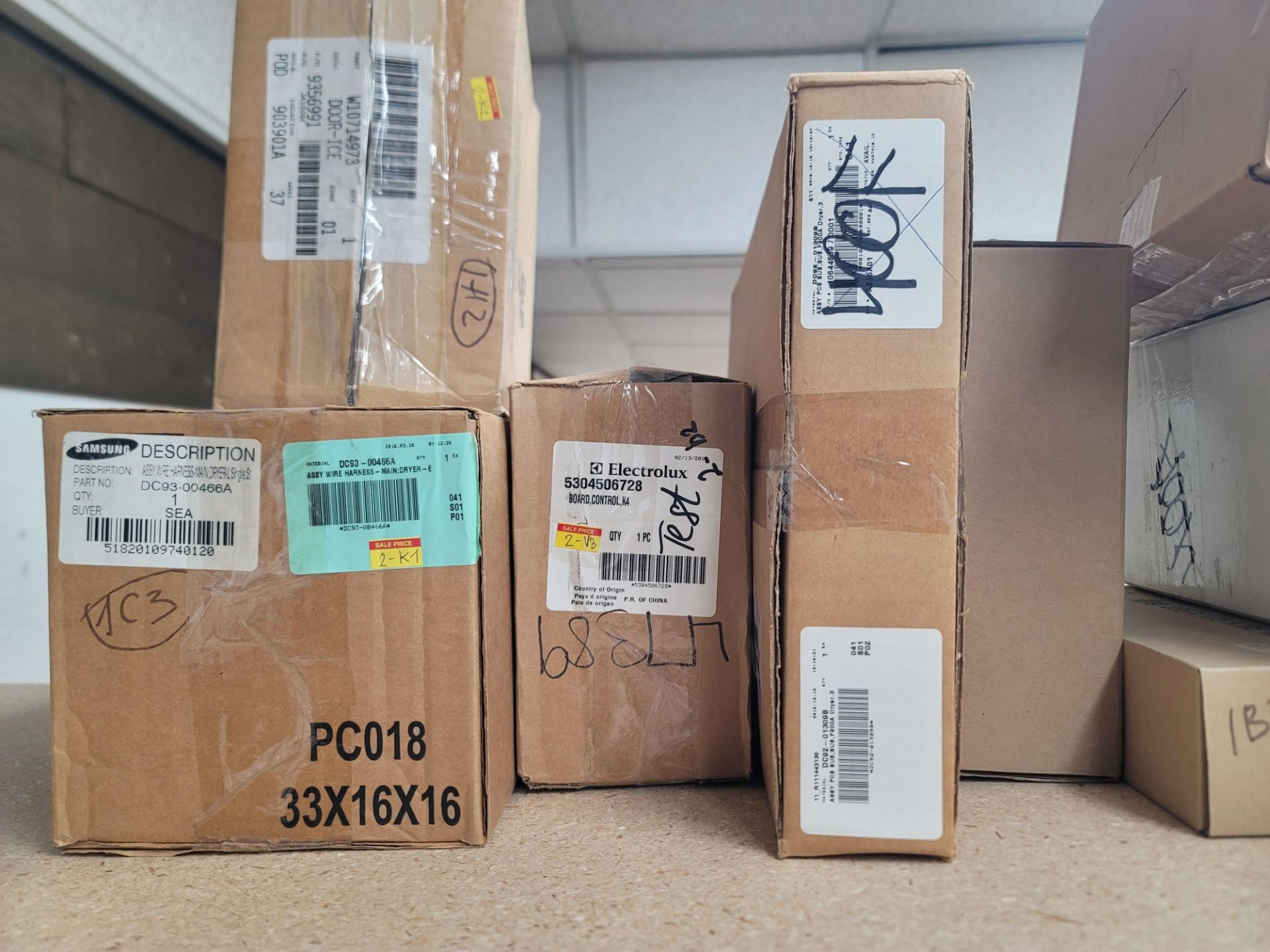 LOT - 8' SHELF UNIT W/ CONTENTS OF APPLIANCE REPLACEMENT PARTS - Image 6 of 33