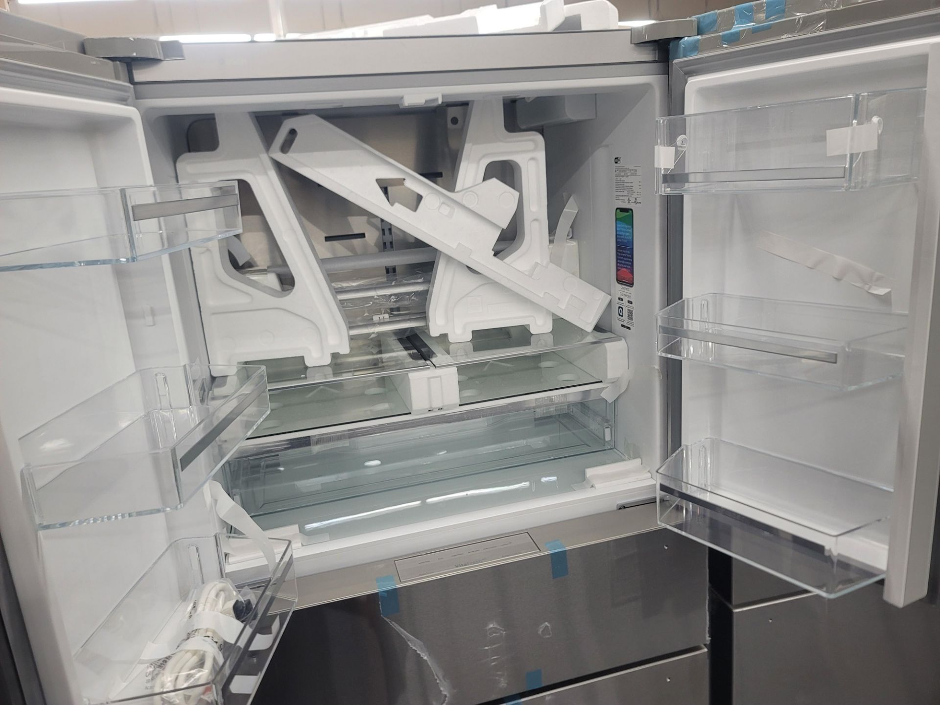 BOSCH 800 SERIES 36" SMART COUNTER DEPTH FRENCH DOOR 14.5 CU. FT. REFRIGERATOR / 6.0 CU. FT. FREEZER - Image 2 of 5