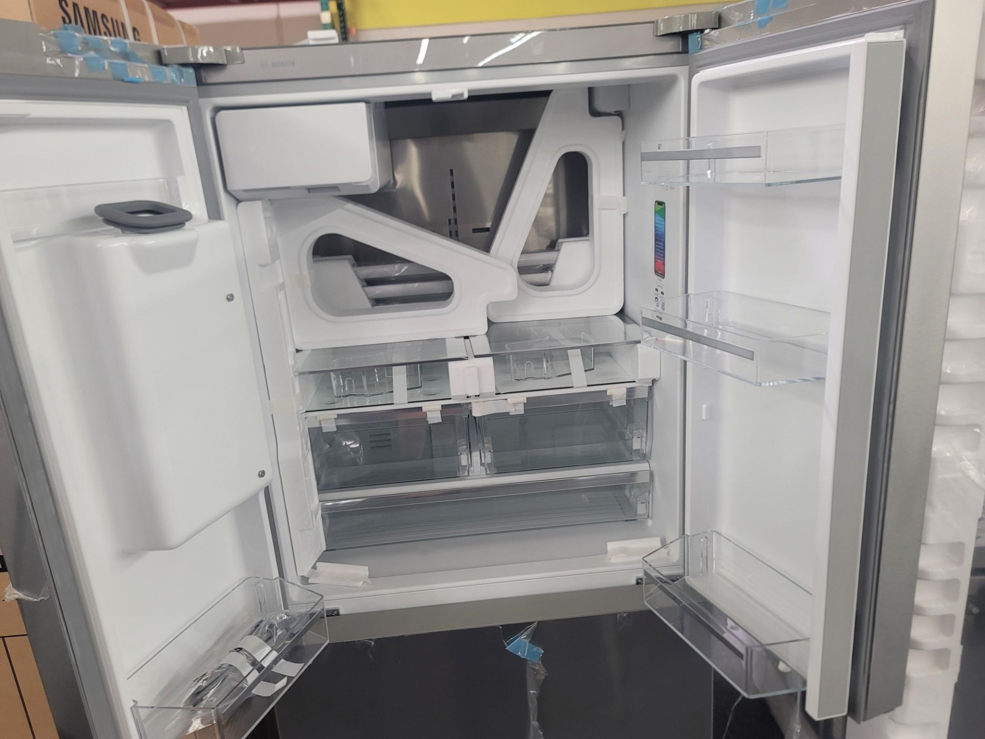 BOSCH 500 SERIES 36" SMART FREESTANDING FRENCH DOOR 18 CU. FT. REFRIGERATOR / 8 CU. FT. FREEZER / 26 - Image 2 of 4