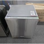 VIKING 24" DISHWASHER, MODEL VDWU524SS, DOOR IS DENTED, HANDLE & ACCESSORIES ARE INSIDE