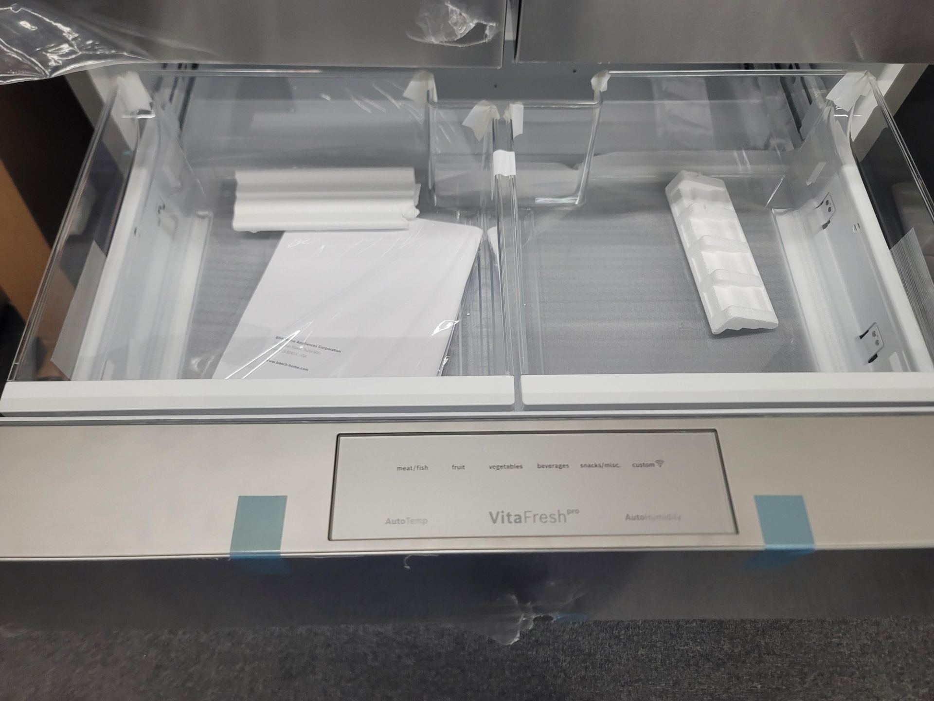 BOSCH 800 SERIES 36" COUNTER DEPTH FRENCH DOOR 15 CU. FT. REFRIGERATOR / 6.0 CU. FT. FREEZER / 21 - Image 3 of 6