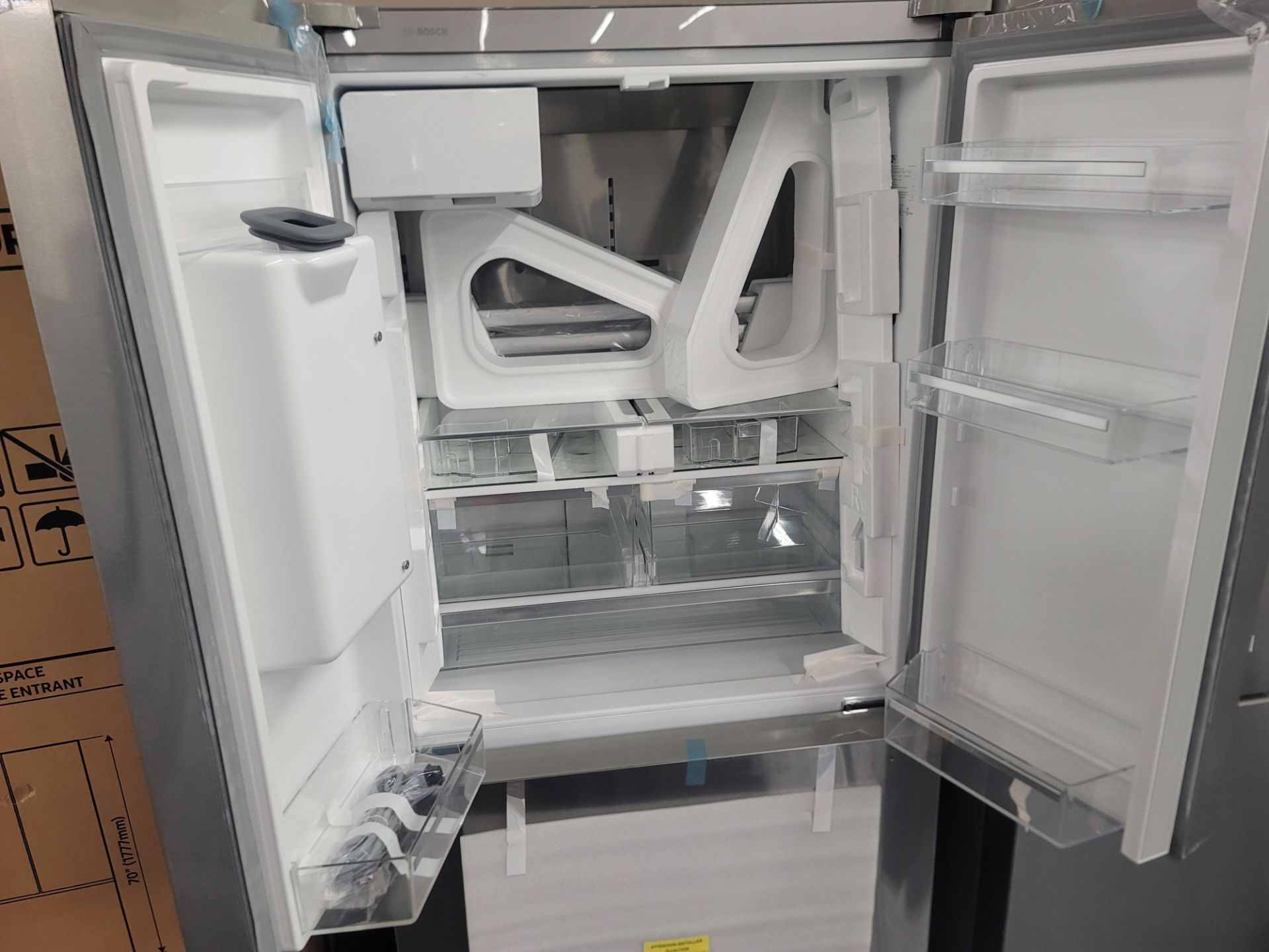 BOSCH 500 SERIES 36" SMART FREESTANDING FRENCH DOOR 15.2 CU. FT. REFRIGERATOR / 6.4 CU. FT. - Image 2 of 4