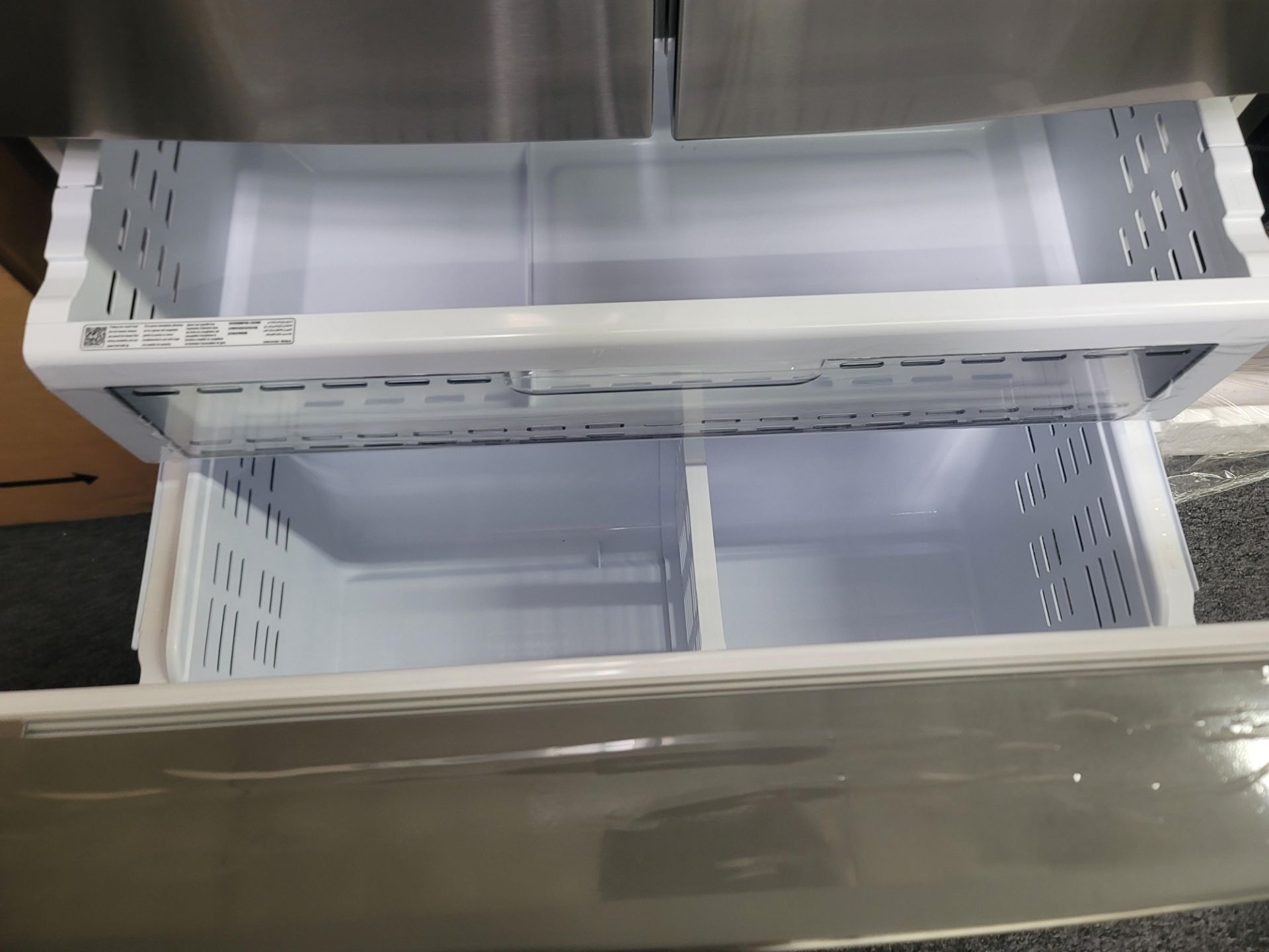 SAMSUNG 36" COUNTER DEPTH FRENCH DOOR 15.6 CU. FT. REFRIGERATOR / 6.9 CU. FT. FREEZER / 22.5 CU. FT. - Image 4 of 5