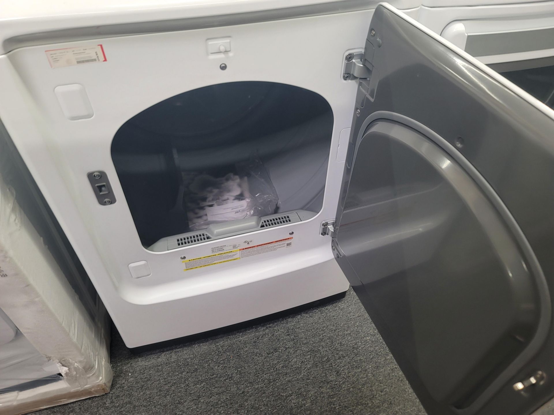 SAMSUNG 27" ELECTRIC DRYER IN WHITE, 7.4 CU. FT. CAPACITY, MODEL DVE50R5200W - Image 2 of 3