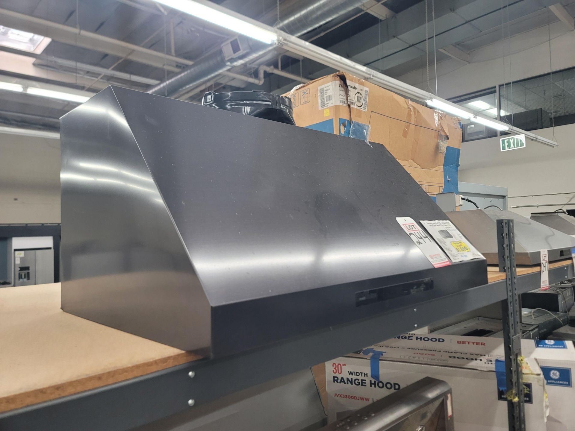 SAMSUNG CHEF COLLECTION 36" WALL MOUNT SMART RANGE HOOD IN BLACK STAINLESS STEEL, MODEL NK36R9600CM