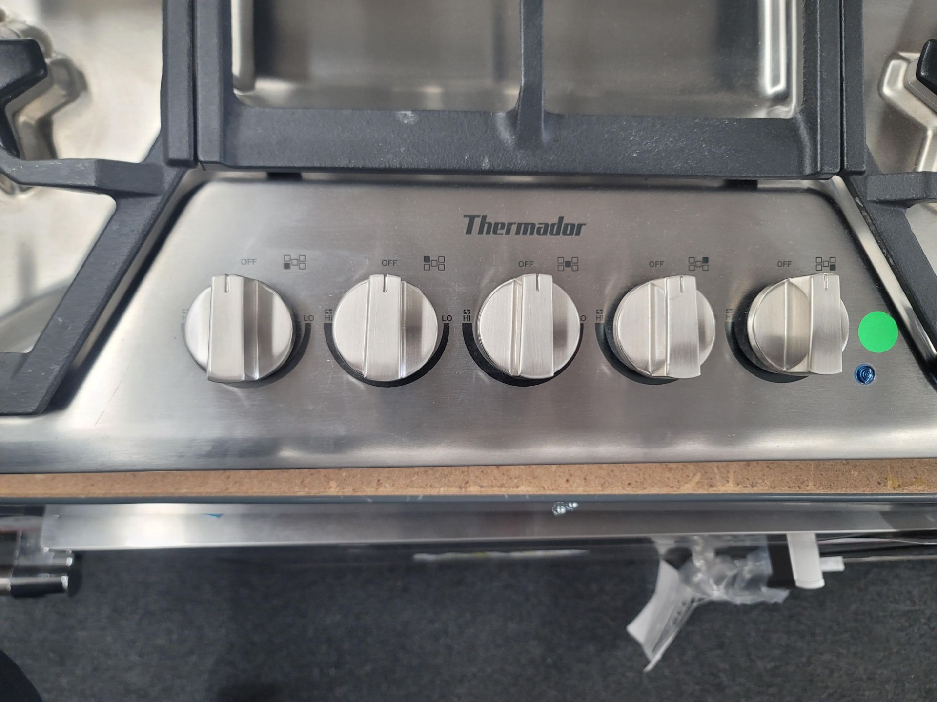 THERMADOR MASTERPIECE SERIES 30" GAS COOKTOP W/ (5) STAR BURNERS IN STAINLESS STEEL, MODEL SGS305TS - Image 2 of 3