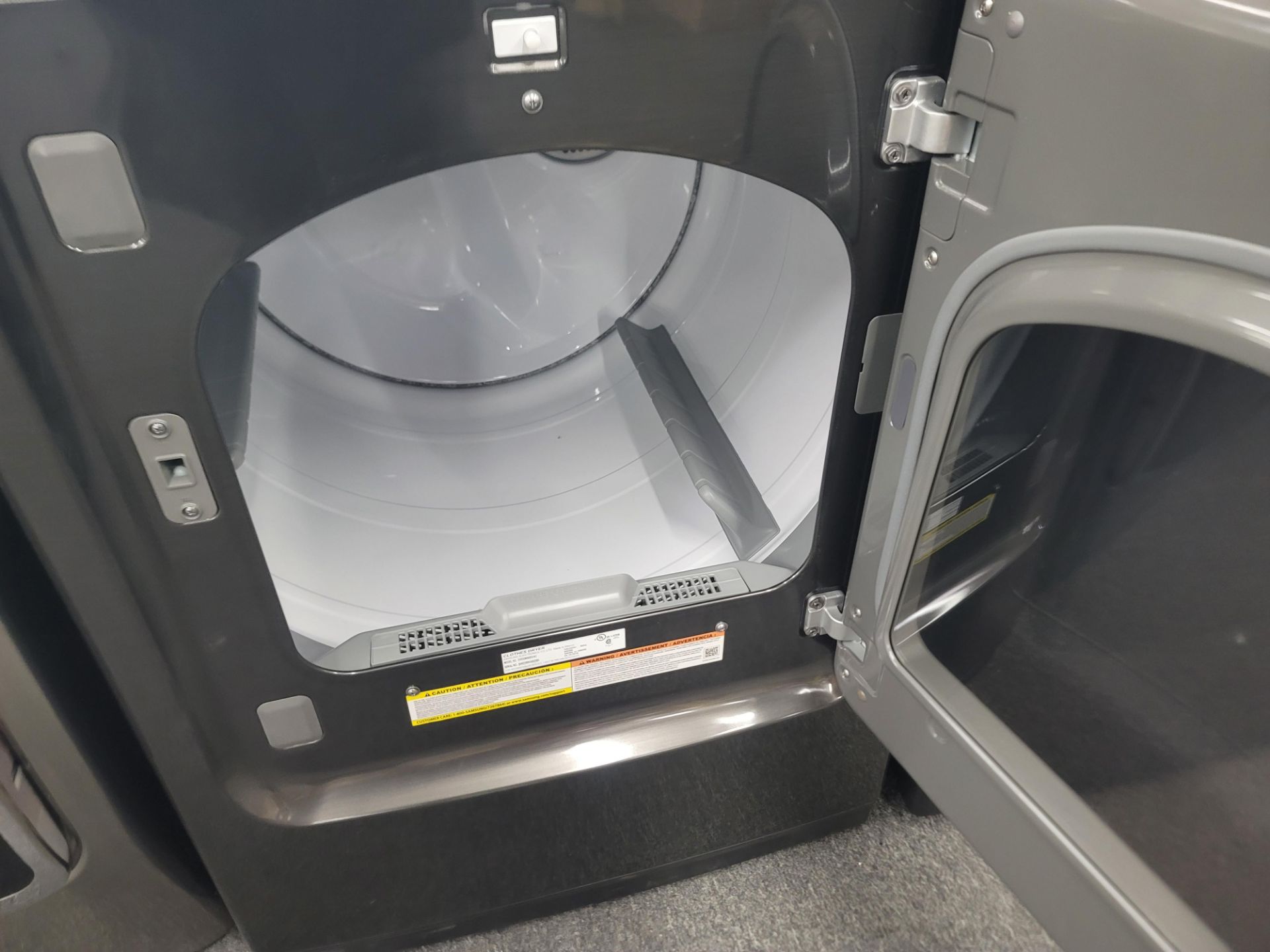 SAMSUNG 27" ELECTRIC DRYER IN BLACK, 7.4 CU. FT. CAPACITY, MODEL DVE52M8650V - Image 2 of 3