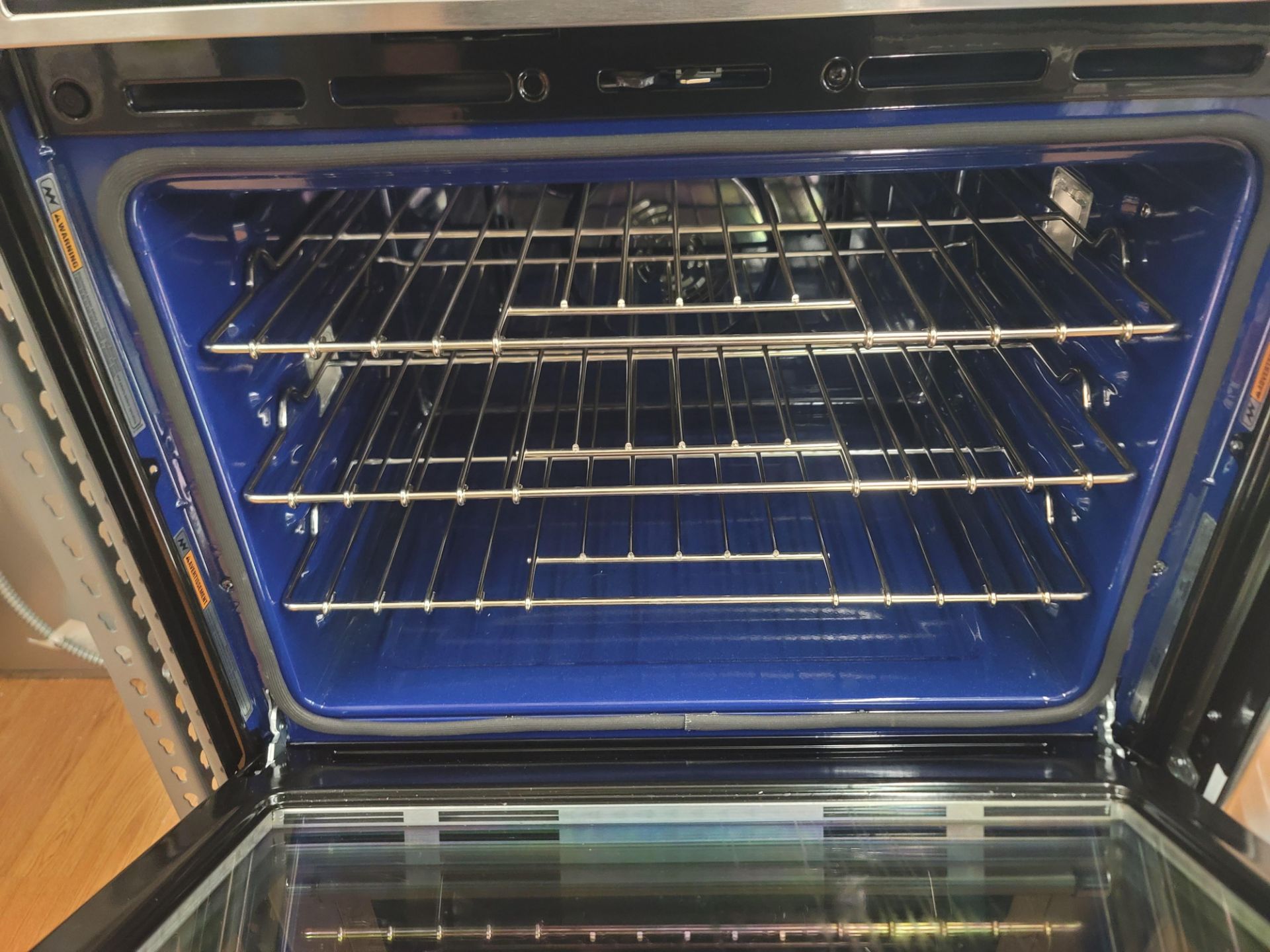 KITCHENAID 30" DOUBLE ELECTRIC WALL OVEN IN STAINLESS STEEL, CAPACITY: UPPER 5.0 CU. FT. / LOWER 5.0 - Image 2 of 4