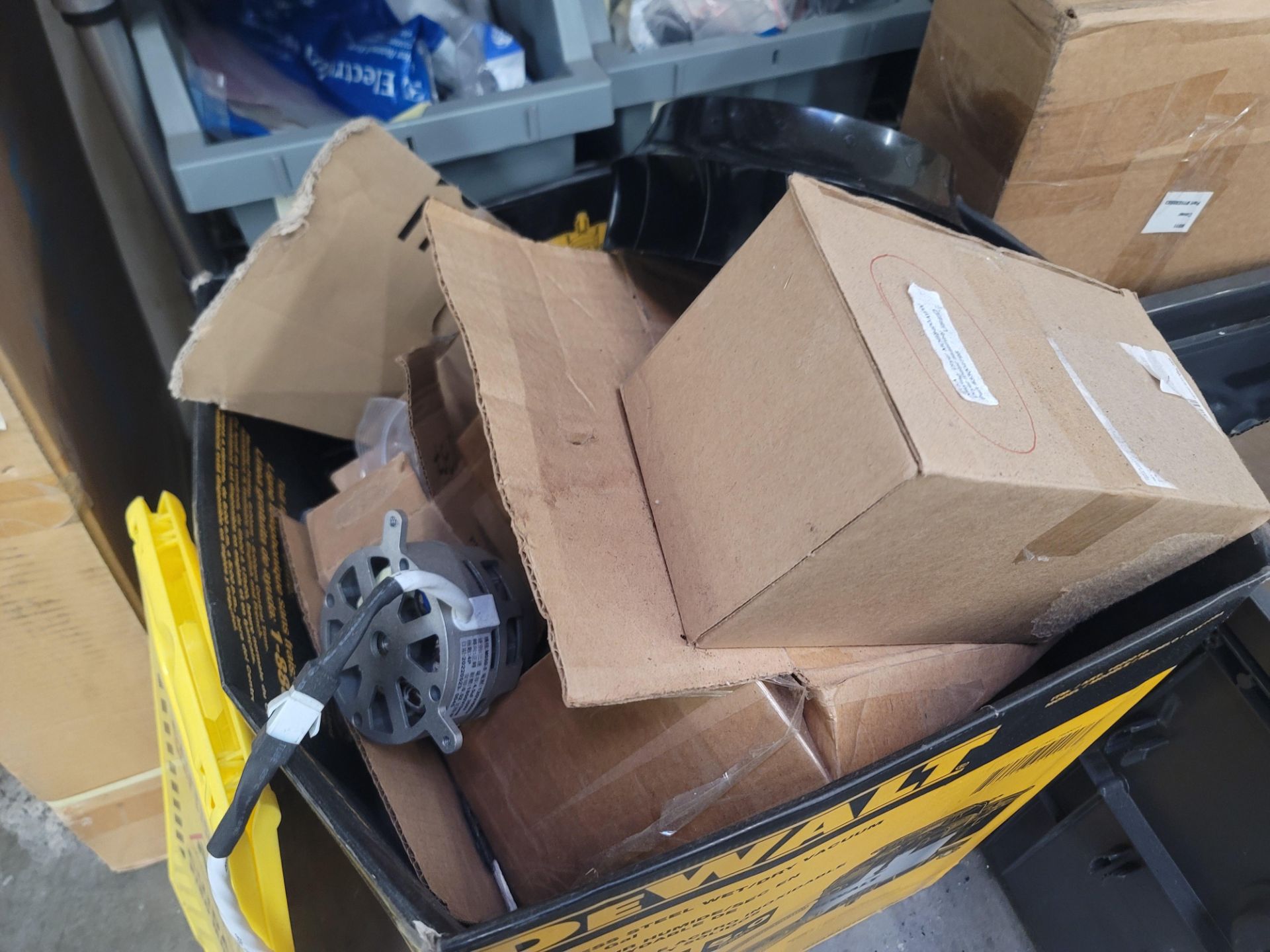 LOT - CONTENTS OF CORNER UNDER STAIRS, TO INCLUDE SHELF UNIT AND ALL APPLIANCE REPLACEMENT PARTS - Image 4 of 12