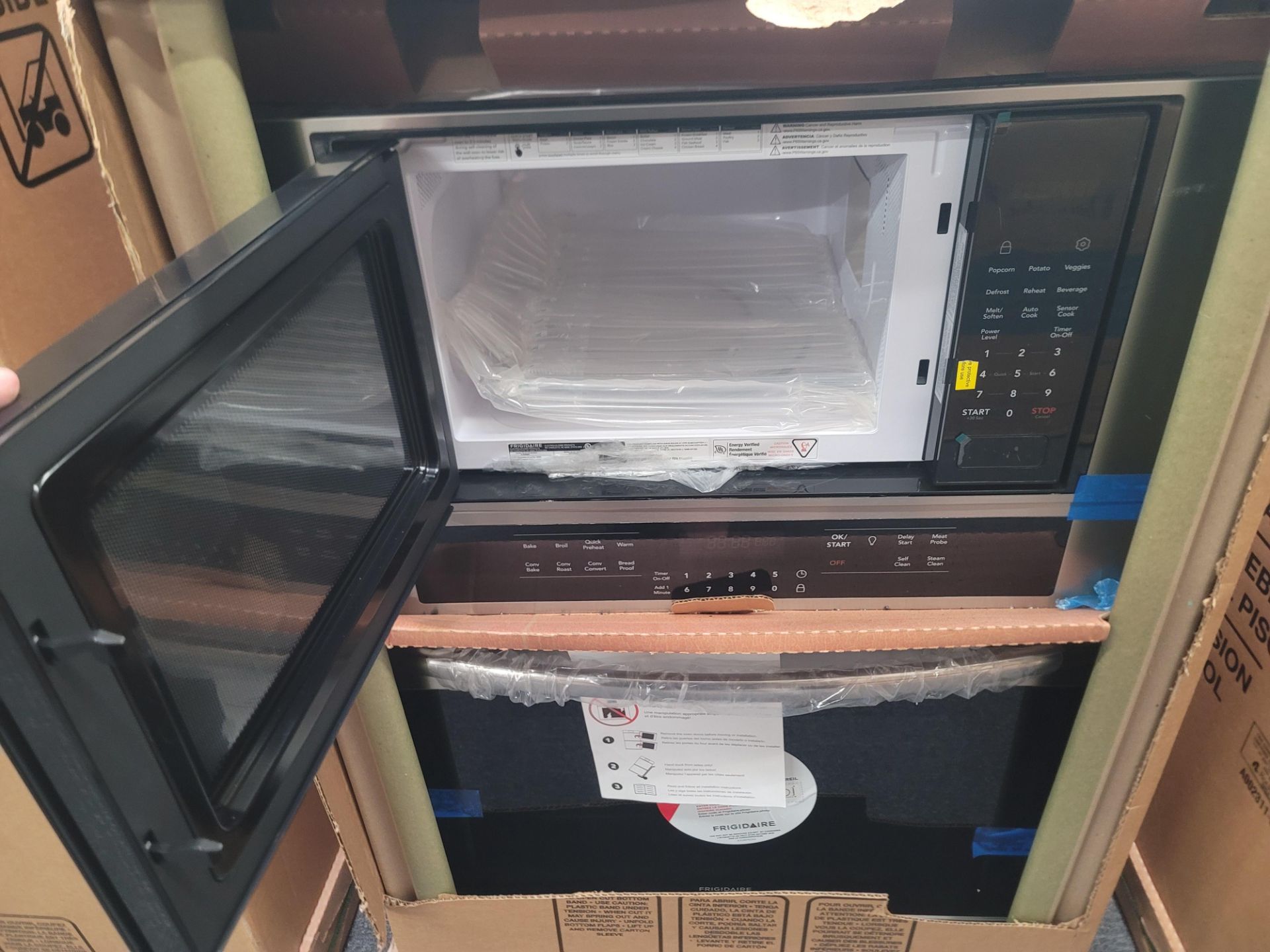 FRIGIDAIRE GALLERY SERIES 30" ELECTRIC COMBINATION MICROWAVE & WALL OVEN IN STAINLESS STEEL, MODEL - Image 4 of 5