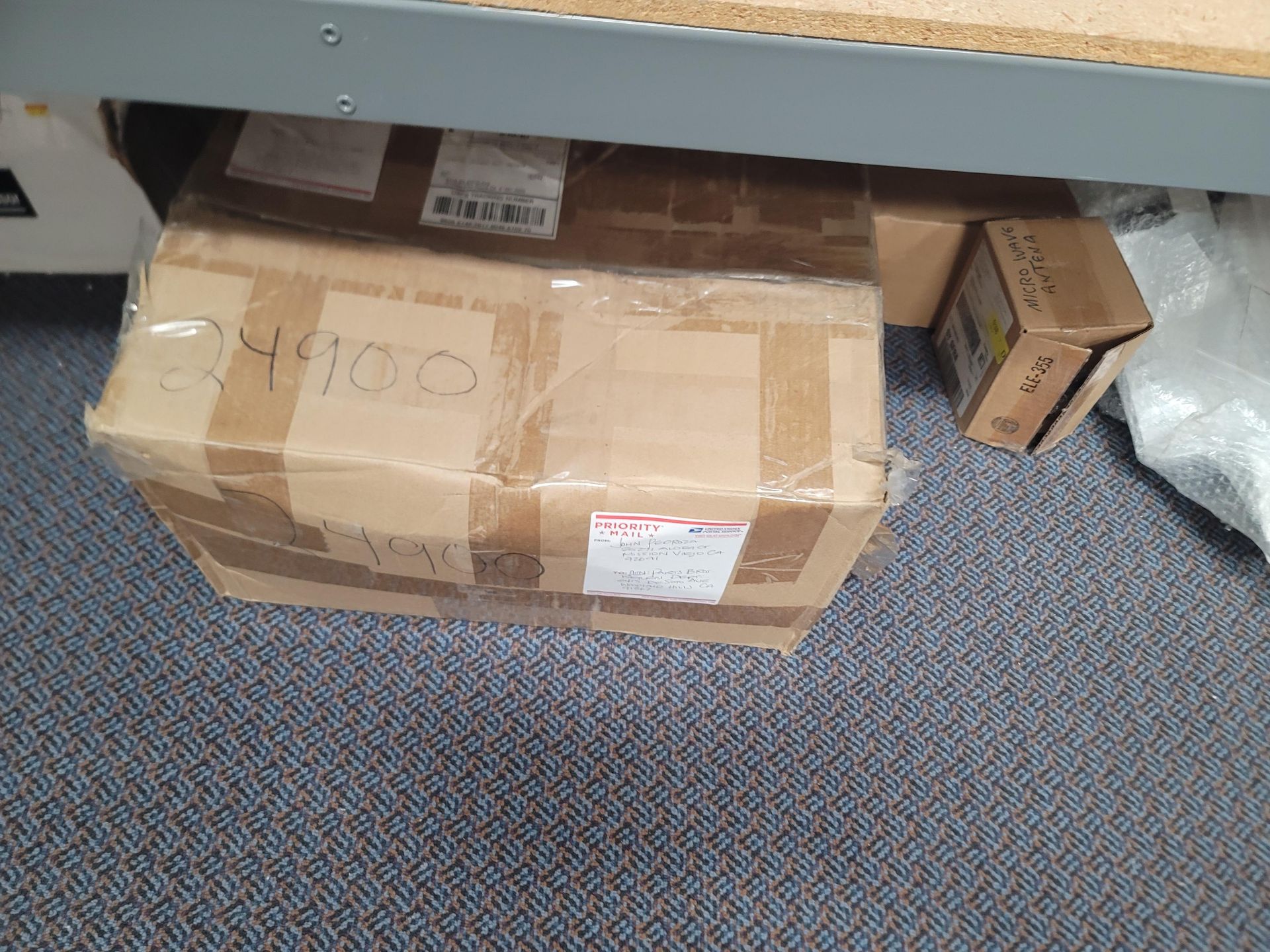 LOT - 8' SHELF UNIT W/ CONTENTS OF APPLIANCE REPLACEMENT PARTS - Image 16 of 19