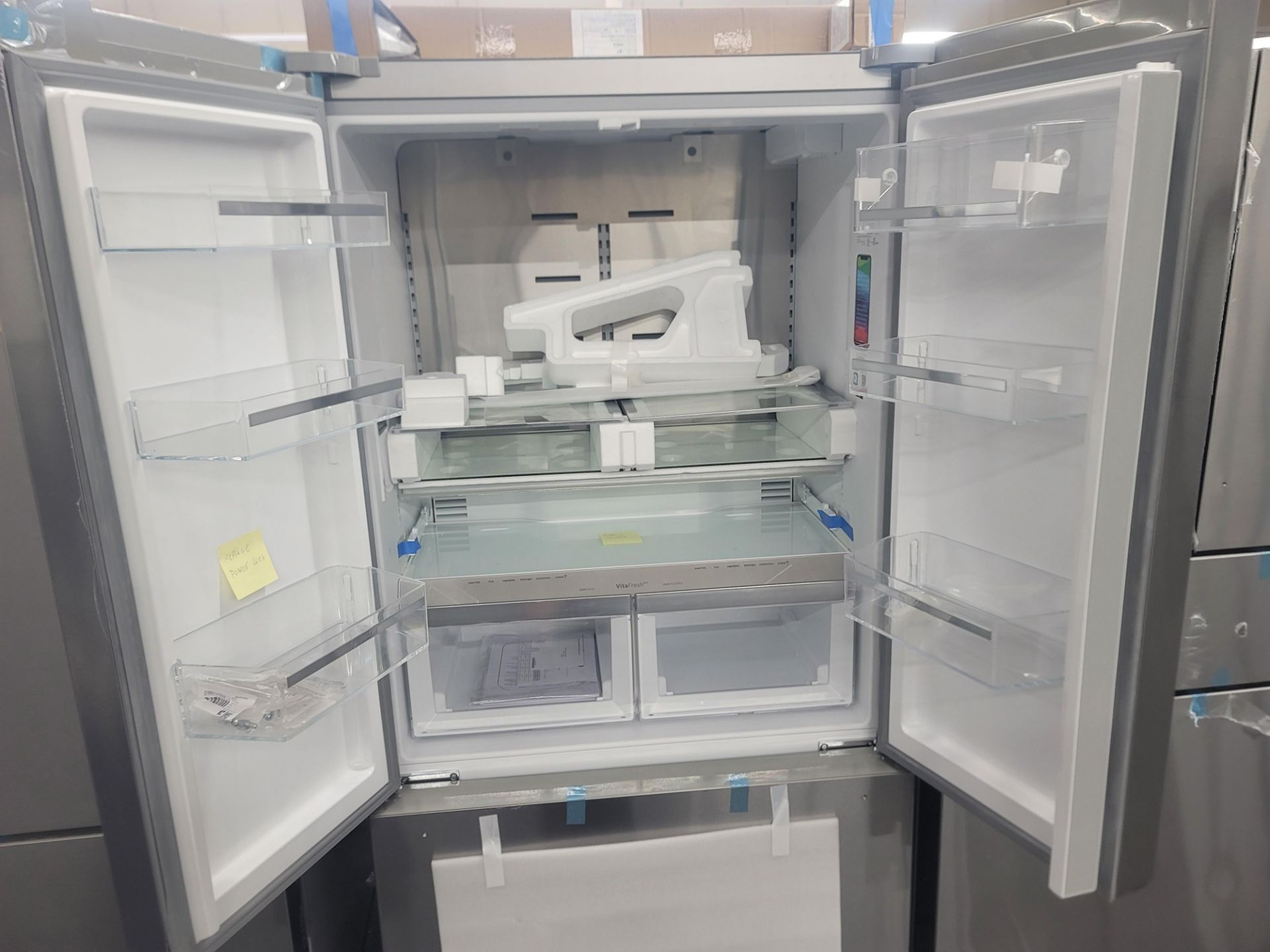 BOSCH 800 SERIES 36" SMART COUNTER DEPTH FRENCH DOOR 15 CU. FT. REFRIGERATOR / 6.0 CU. FT. FREEZER / - Image 2 of 4